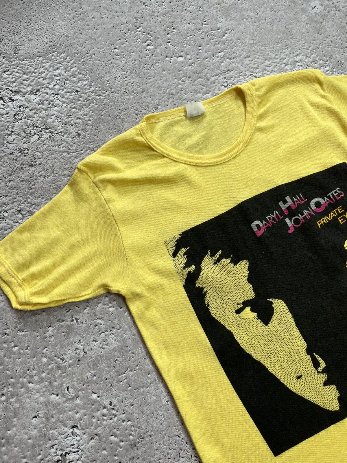 Band Tees 1981 Hall & Oates Tour T-Shirt Women’s Made in USA Size L Size L / US 10 / IT 46 - 4 Thumbnail