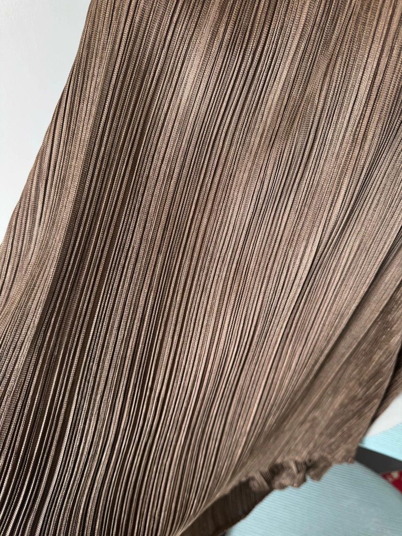 Issey Miyake Issey Miyake size:2 Metallic half skirt Size 42" / US 20 - 4 Thumbnail