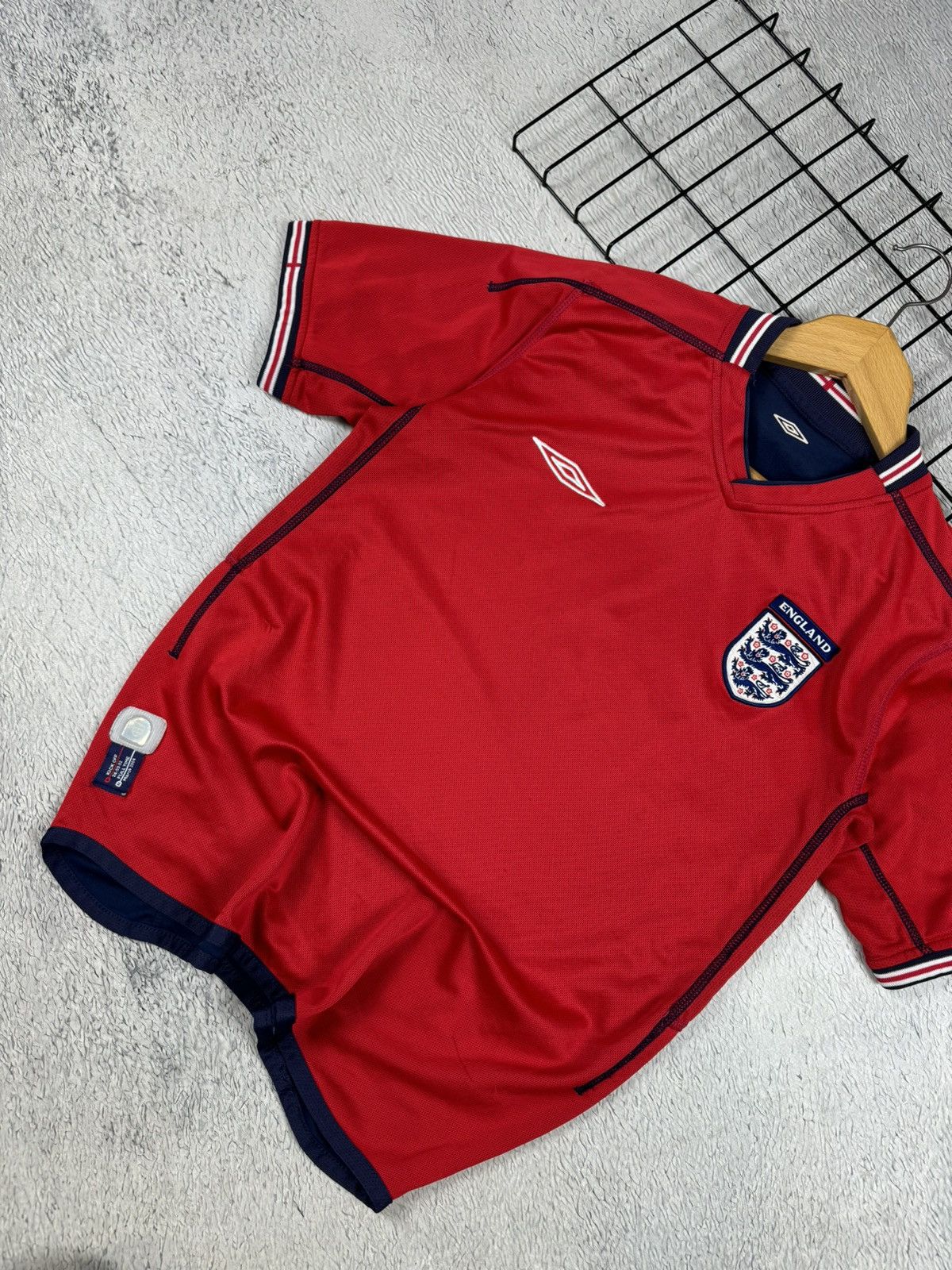 Umbro × Vintage 2002 England National Team Away Umbro Jersey Blokcore M sz Size US M / EU 48-50 / 2 - 3 Thumbnail