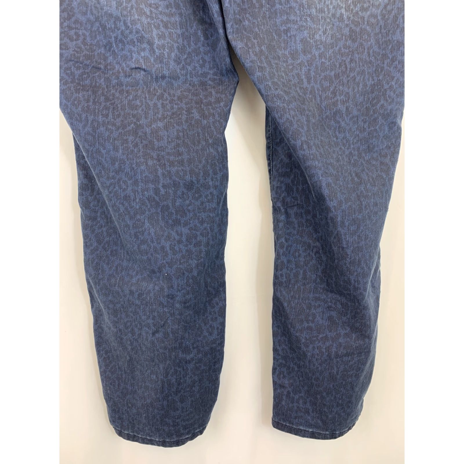 Torrid Torrid Denim Jeans Womens Plus Size 24 Dark Wash Cheetah Print Skinny Pants Jeans Size 42" / US 20 - 7 Thumbnail