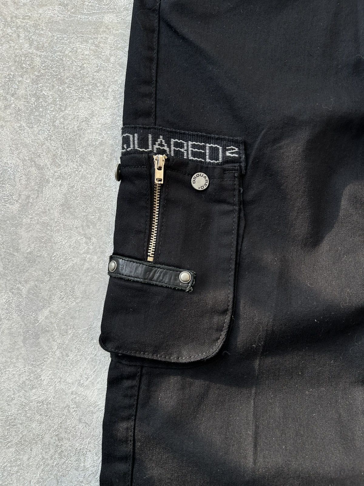 Dsquared2 Vintage 2000s Dsquared2 Black Cargo Pants Metal Skulls Size 27" / US 4 / IT 40 - 9 Thumbnail