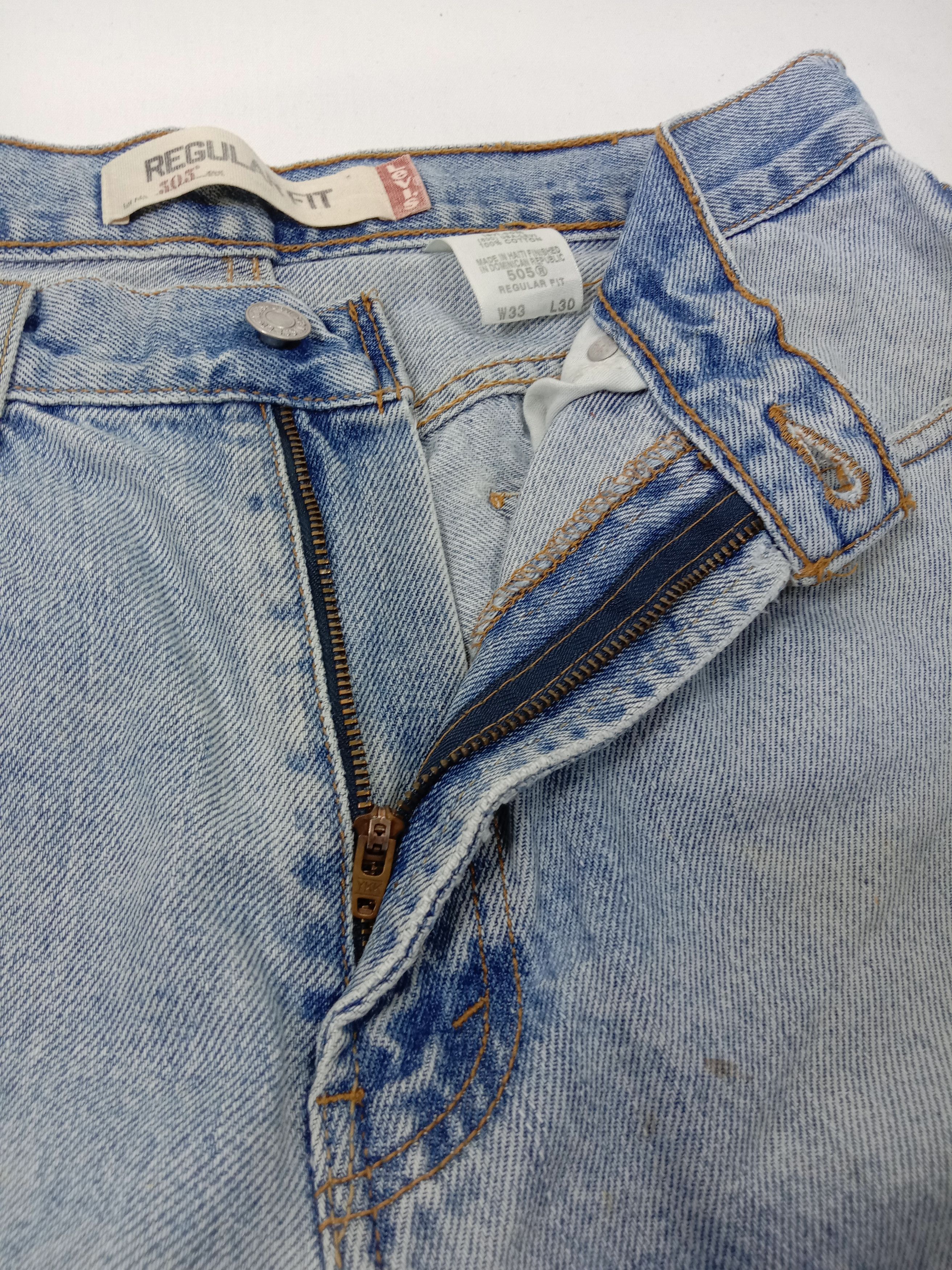 Levi's Vintage Levi's 505 Light Wash Jeans Distressed Denim Size US 31 - 9 Thumbnail