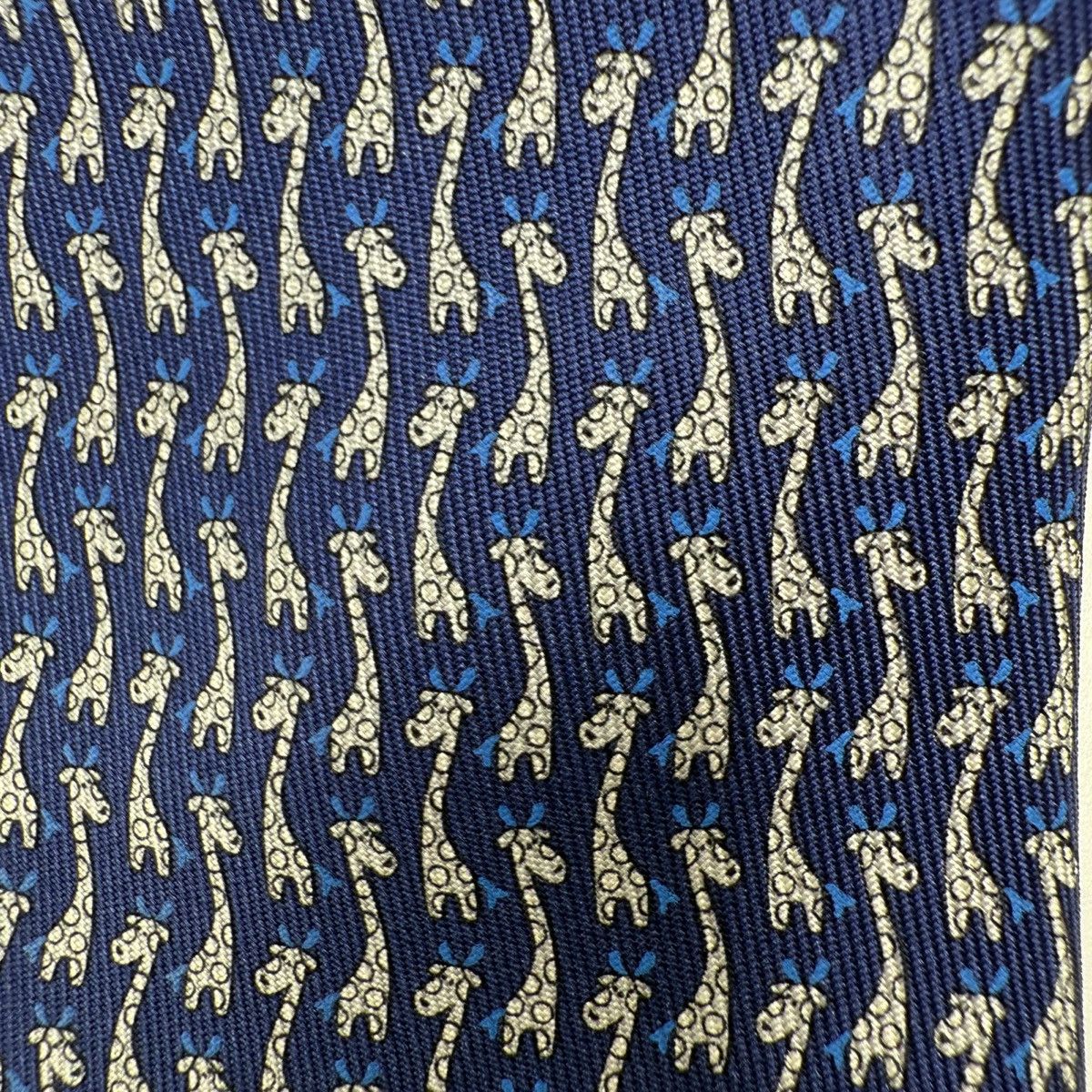 Salvatore Ferragamo Salvatore Ferragamo Silk Tie, Navy, Made in Italy, Like New Size ONE SIZE - 3 Thumbnail