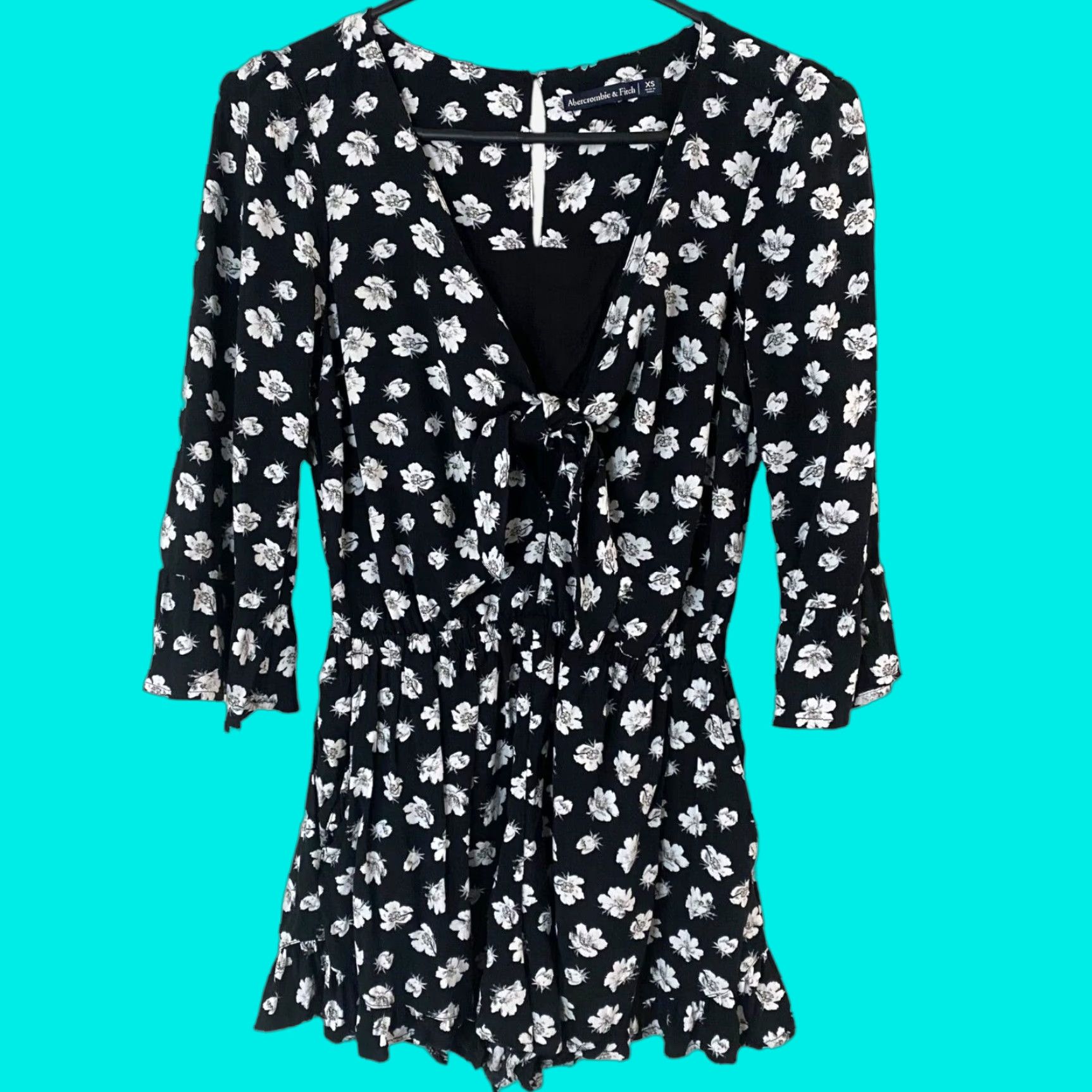 Abercrombie & Fitch VINTAGE Abercrombie & Fitch Romper Tie-Front Floral 3/4 Sleeve XS Womens Black White Beach Bohemian Casual Size 26" / US 2 / IT 38 - 1 Thumbnail