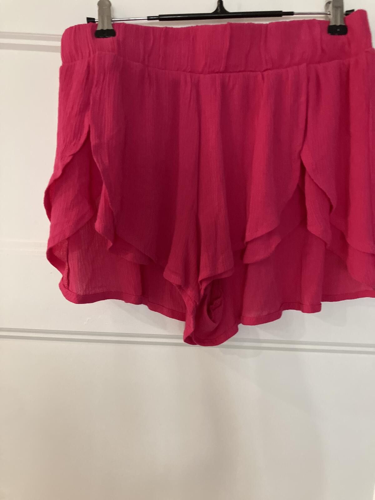 Other NWOT Pink Ruffle Layered Shorts Size 32" / US 10 / IT 46 - 1 Thumbnail