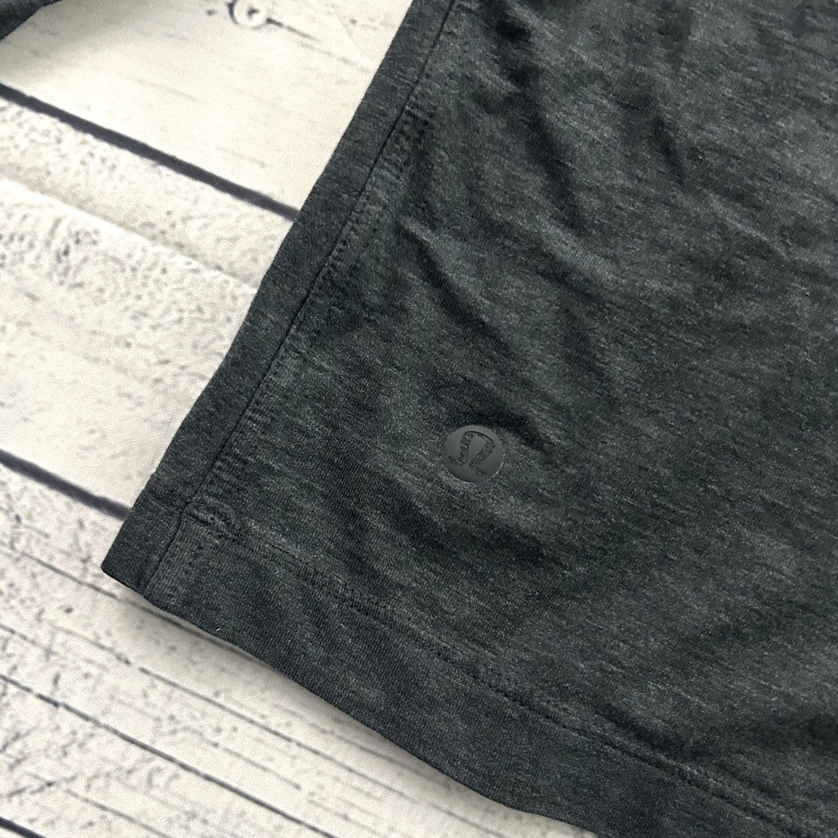 Lululemon Lululemon Long Sleeve Oversized Pocket Crop T Shirt Women's 4 Gray Size S / US 4 / IT 40 - 4 Thumbnail