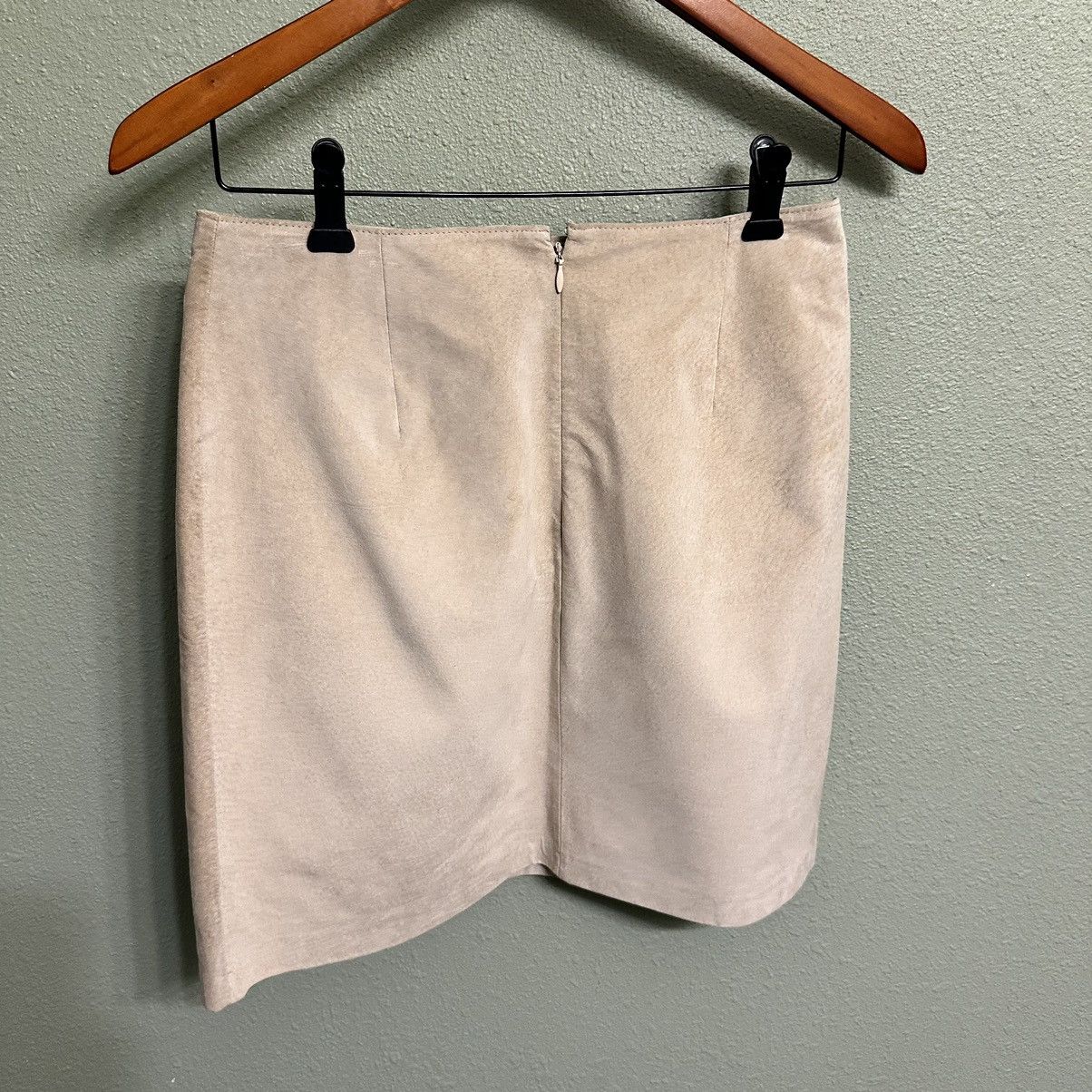 Ann Taylor Ann Taylor Tan Suede Skirt Size 27" / US 4 / IT 40 - 2 Thumbnail