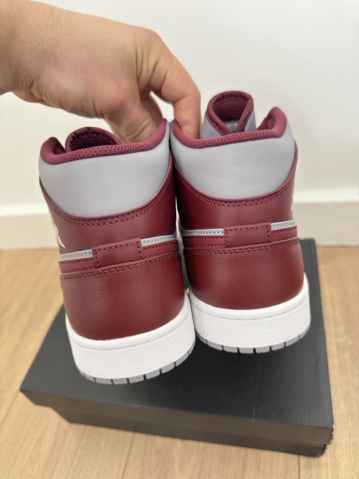 Jordan Brand Nike Air Jordan Retro 1 Mid Uk 8.5 Size US 9 / EU 42 - 4 Thumbnail