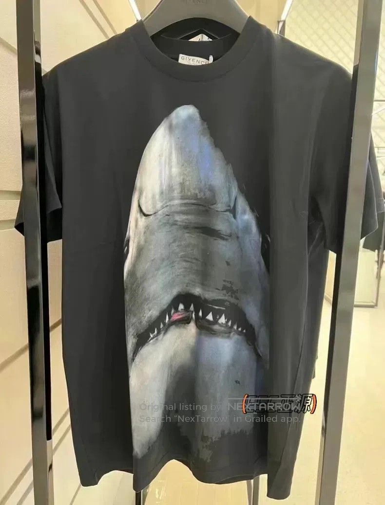 Givenchy Givenchy Shark Short Sleeve Size US S / EU 44-46 / 1 - 1 Thumbnail
