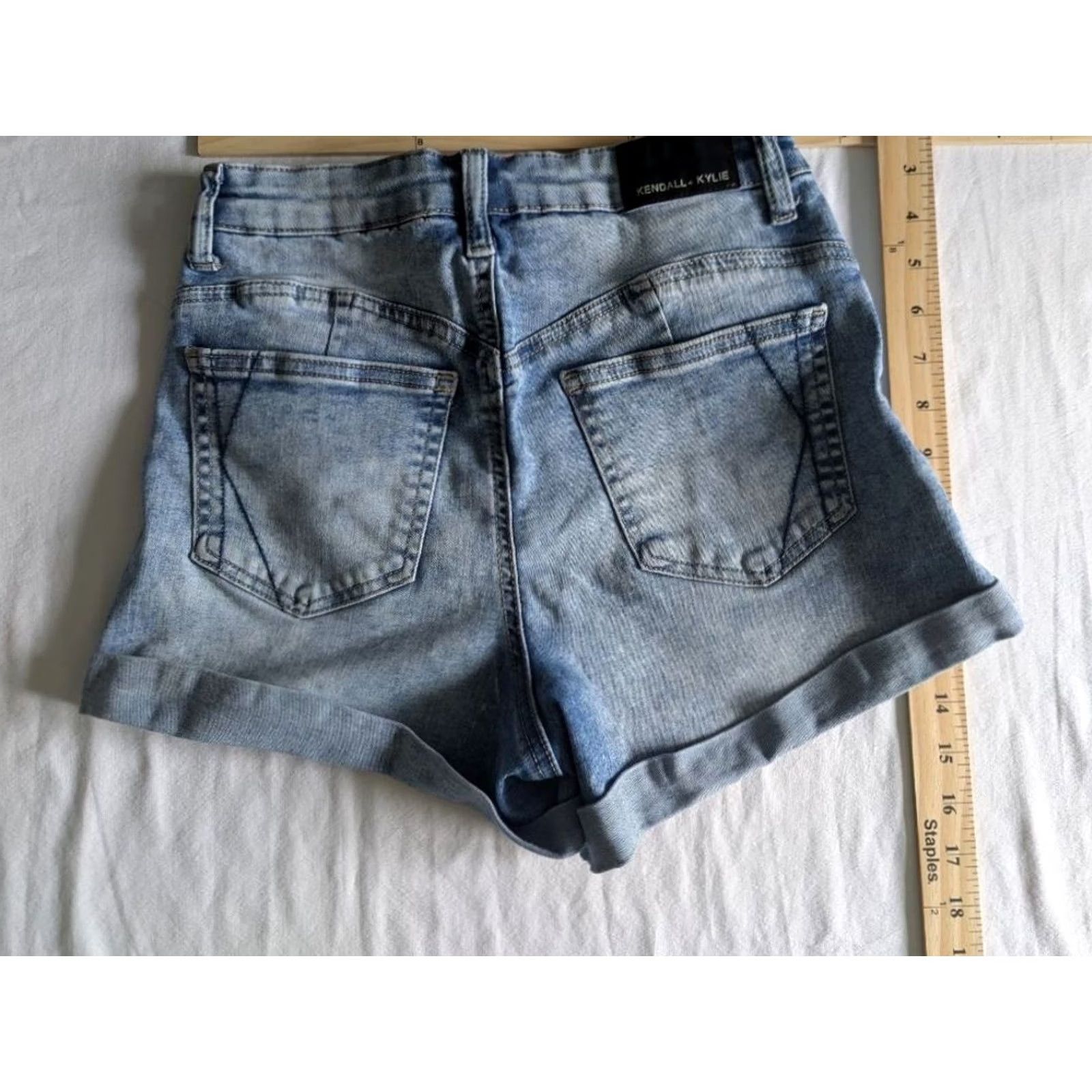 Vintage Kendall + Kylie The Icon Shorts Women 5/27 Denim Cuffed Distressed Stretch EUC Blue Shorts Women 27 Girls? Size 27" / US 4 / IT 40 - 2 Thumbnail