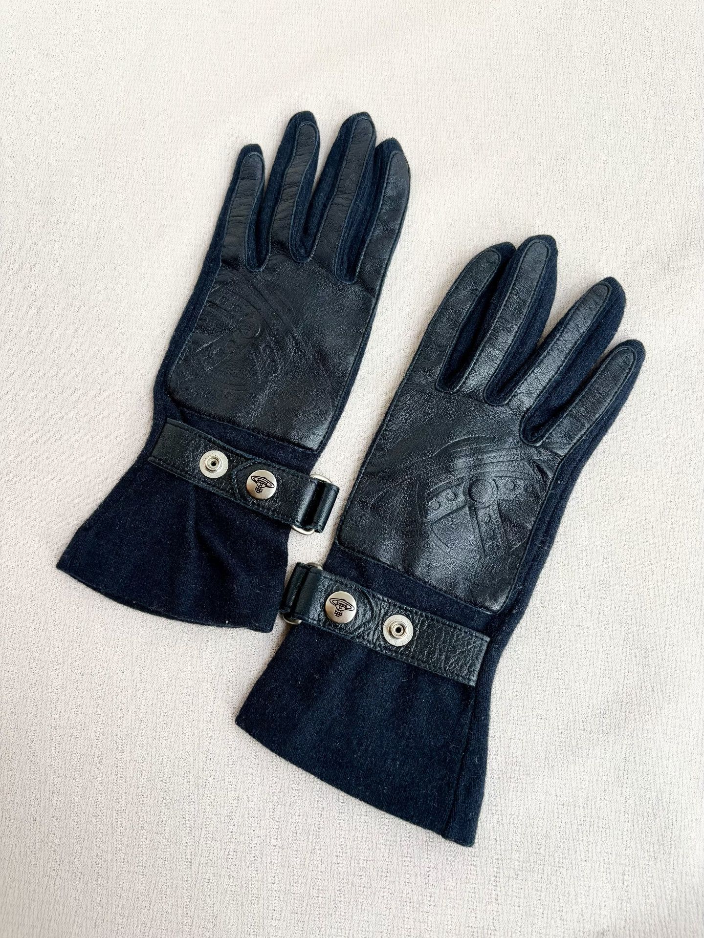 Vivienne Westwood Vivienne Westwood Vintage Saturn Leather Gloves Size ONE SIZE - 1 Thumbnail