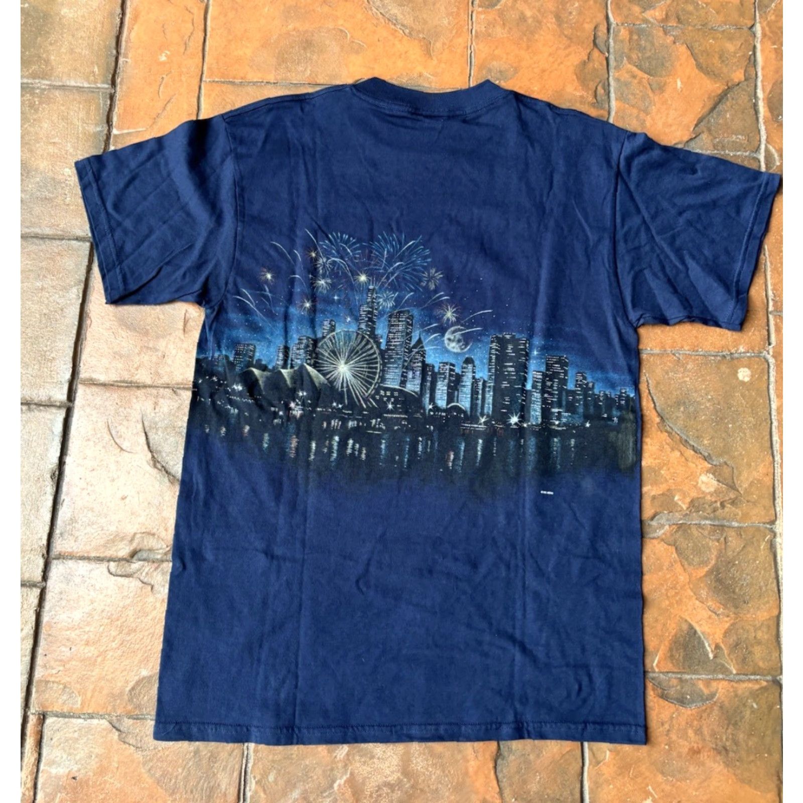 Tultex VINTAGE Chicago Skyline Tourist Souvenir T-Shirt Large Tultex Men Blue 90s 80s Logo Graphic Print Crew Neck Short Sleeve Cotton Polyester Knit Size US L / EU 52-54 / 3 - 3 Thumbnail