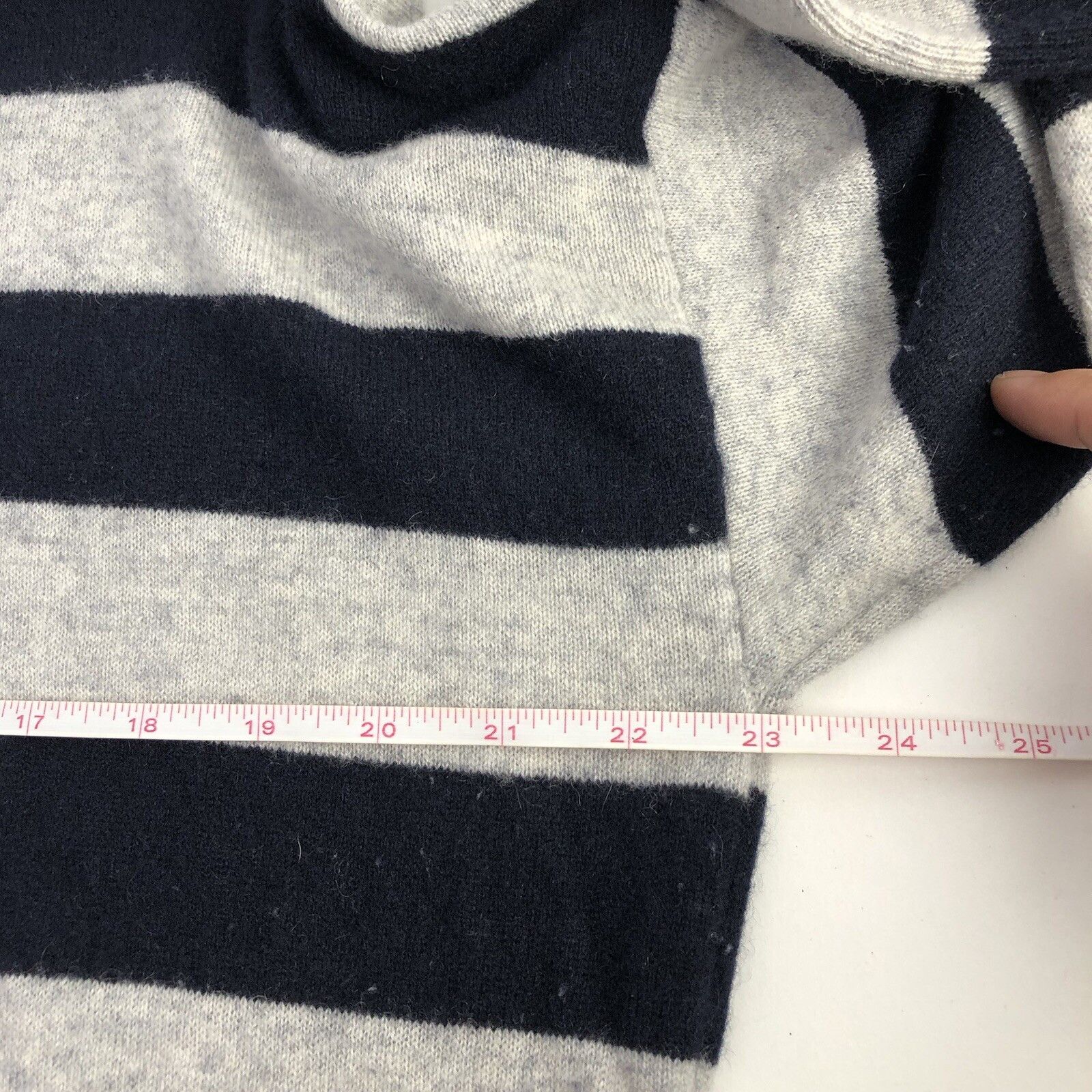 Vince VINCE Womens 100% Cashmere Sweater Sz L Black Gray Stripe Size L / US 10 / IT 46 - 12 Thumbnail