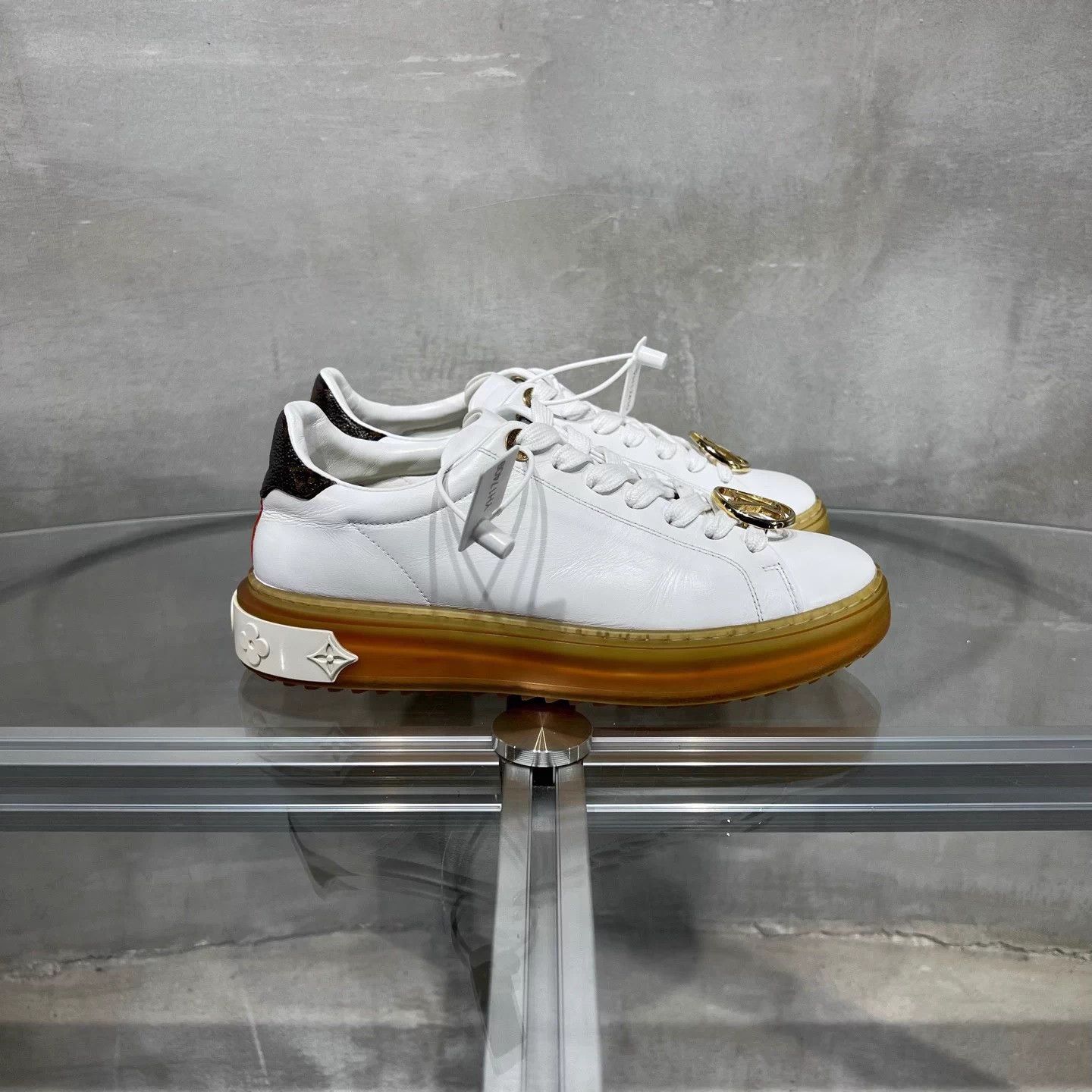 Louis Vuitton LV White Sneakers UK3.5/37.5 YH17409 Size US 6.5 / IT 36.5 - 4 Thumbnail
