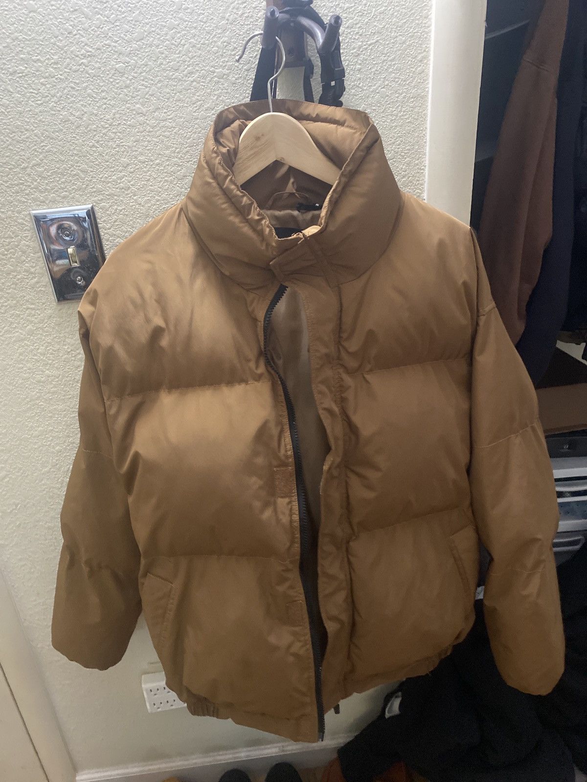 image of Shimmer Essentials Feat Of God Puffer in Brown, Men's (Size Medium)