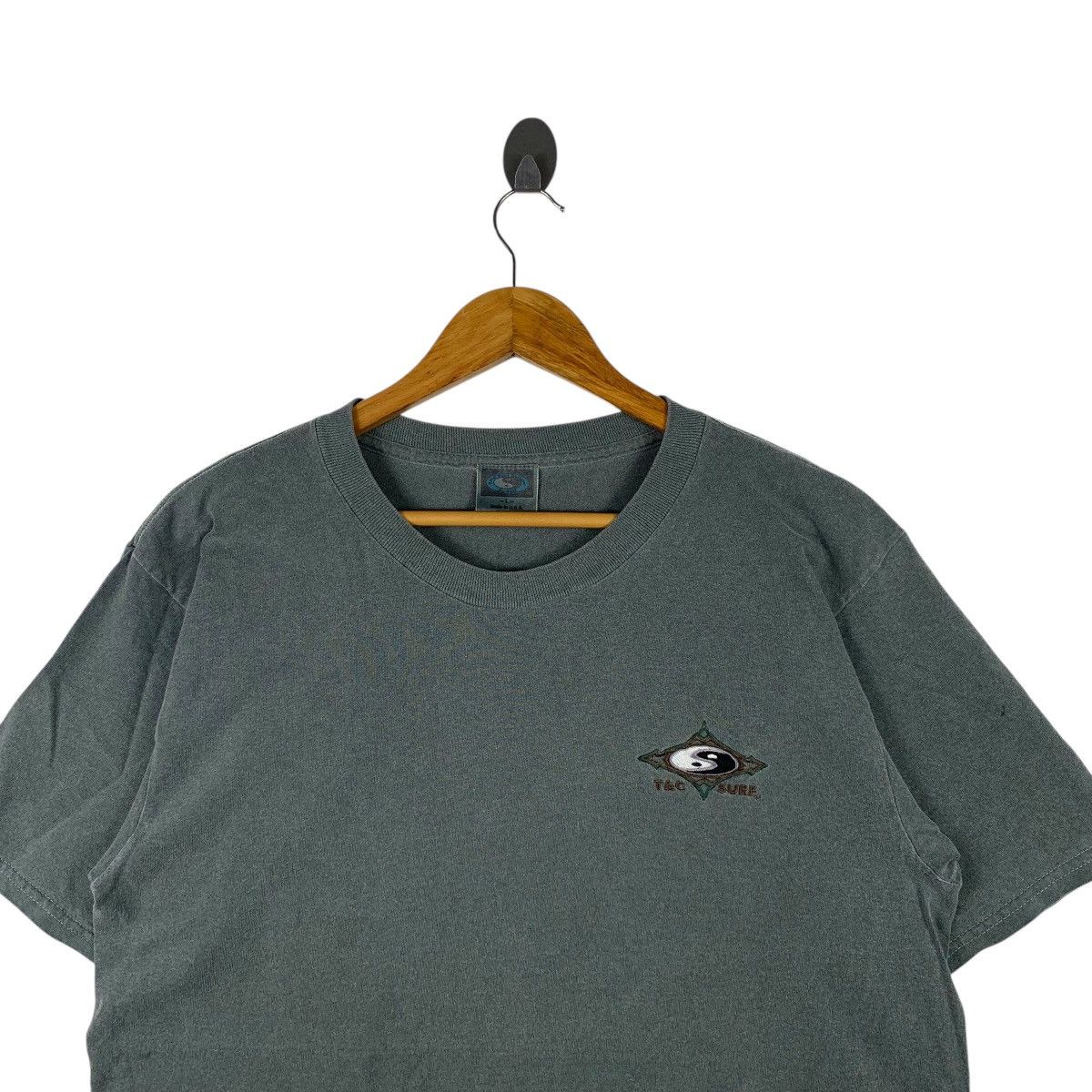 Vintage Vintage Town & Country Made In Usa Surfboard Surfing T-Shirt Size US L / EU 52-54 / 3 - 3 Thumbnail