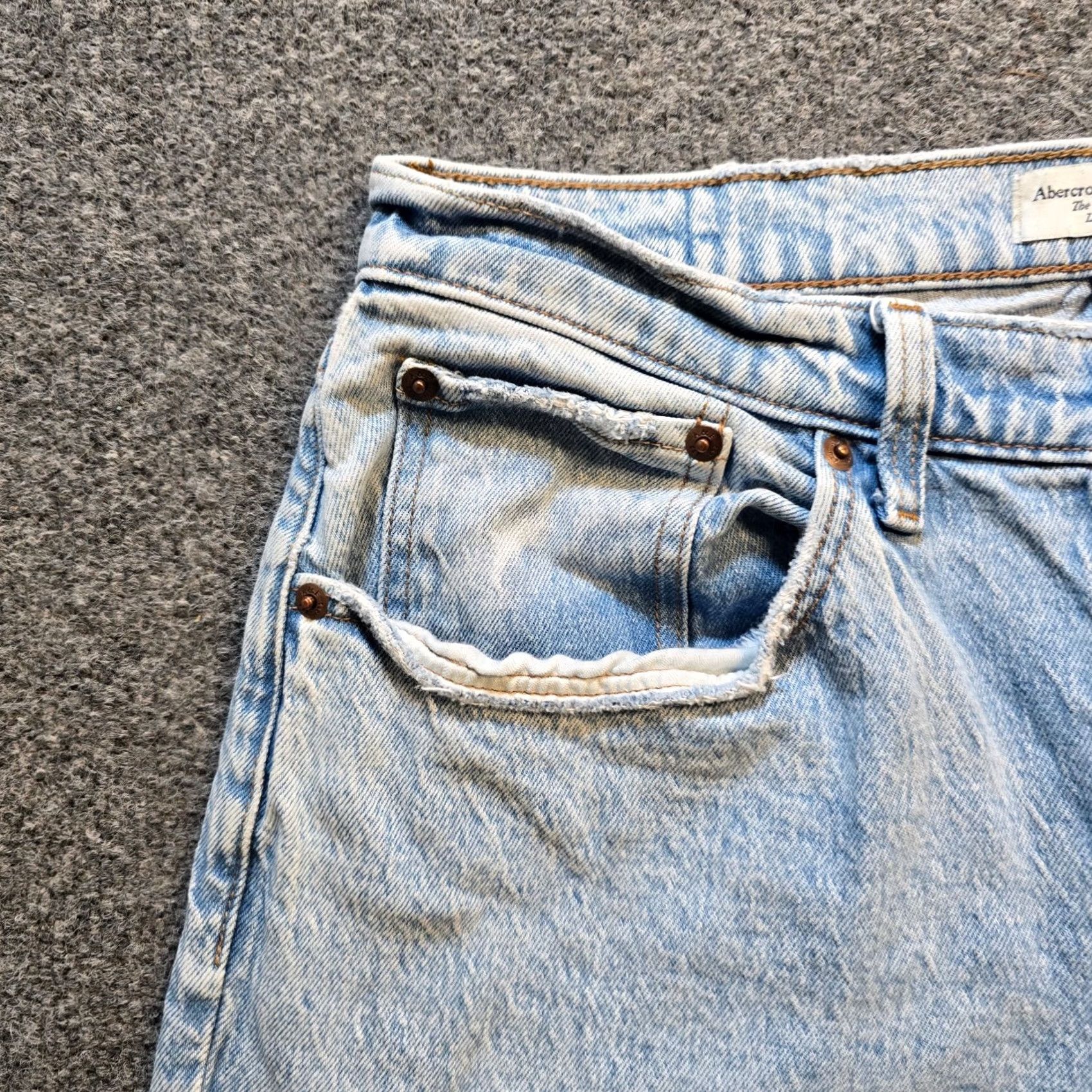 Abercrombie & Fitch Abercrombie & Fitch Jeans Womens 8 Long Blue 90s Baggy Low Rise Buttonfly Capsule Straight Jeans Womens 8 Tall Denim Distressed Size 30" / US 8 / IT 44 - 3 Thumbnail