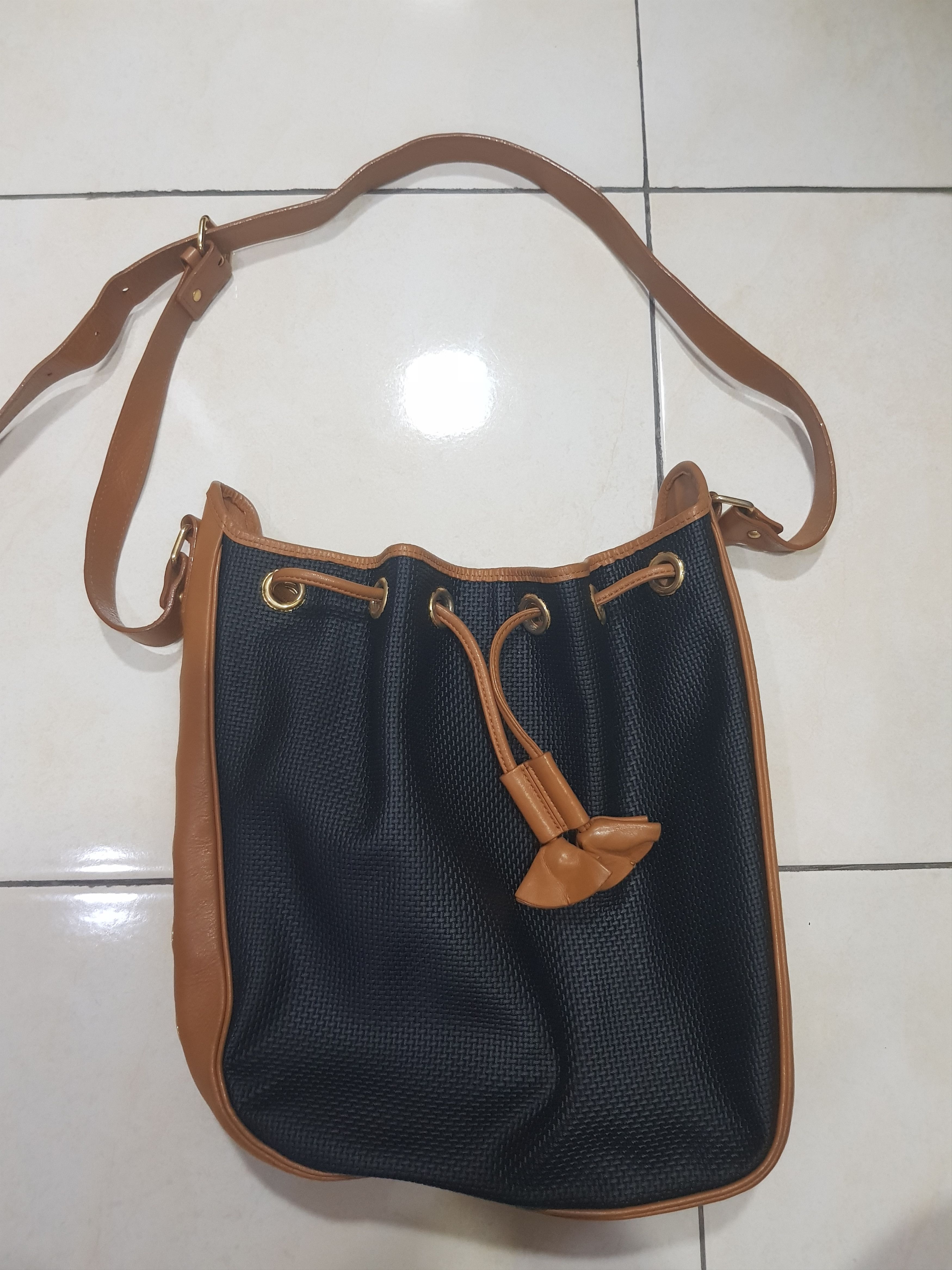 Yves Saint Laurent New Old Stock Saint Laurent YSL Black Drawstring Shoulder Size ONE SIZE - 17 Thumbnail
