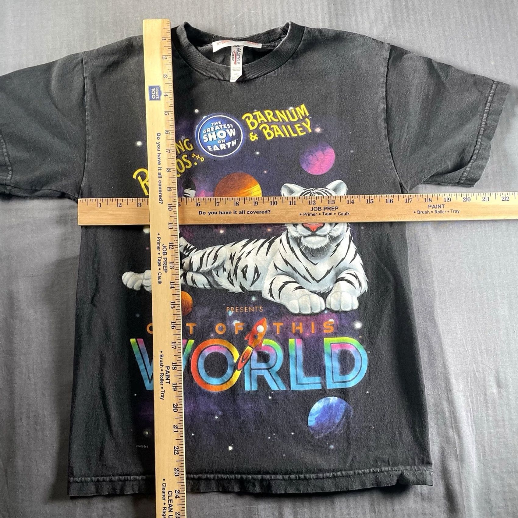 Bailey 44 Ringling Bros Shirt Men S Barnum & Bailey Circus Tiger Out Of This World Shirt Mens S Black Circus & Carnival 90s Theme Boys? Size US S / EU 44-46 / 1 - 3 Thumbnail
