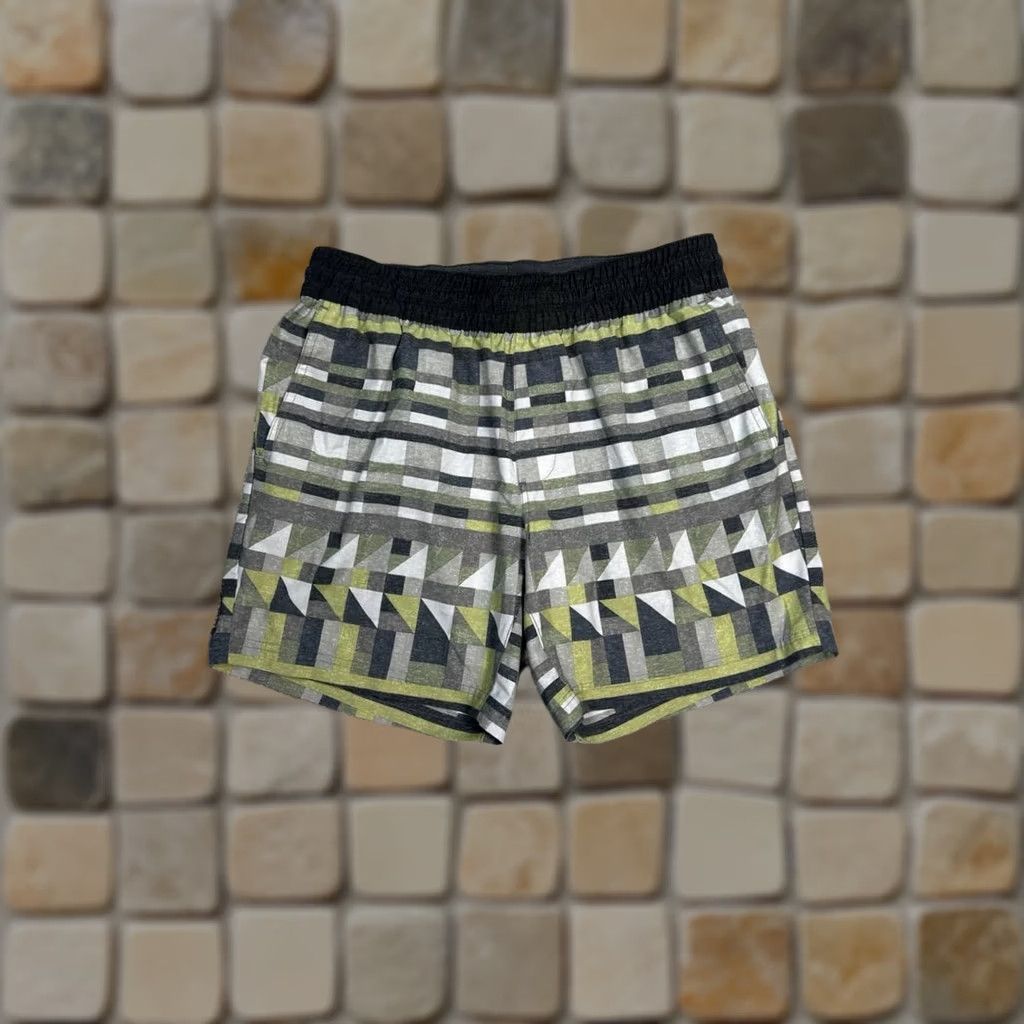 Prana prAna Breathe Shorts Multicolor Geometric Print Stretch Mid Rise Drawstring Women Medium Size 32" / US 10 / IT 46 - 1 Thumbnail
