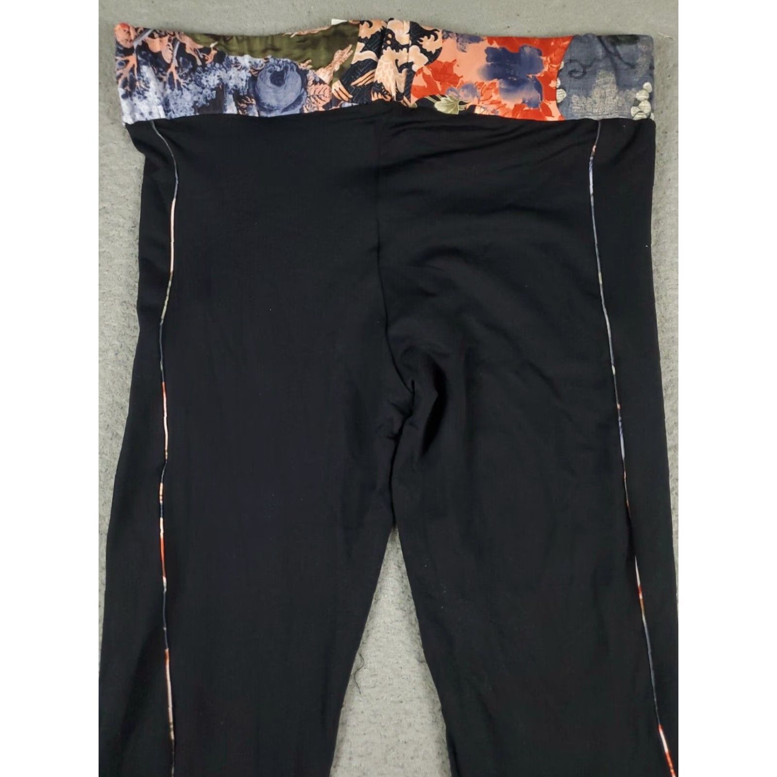 Zara Zara Leggings Womens Size Small Black Floral Accents Yoga Stretch Pull On Activewear Casual Travel Workout Jogger Legwear Size 28" / US 6 / IT 42 - 6 Thumbnail