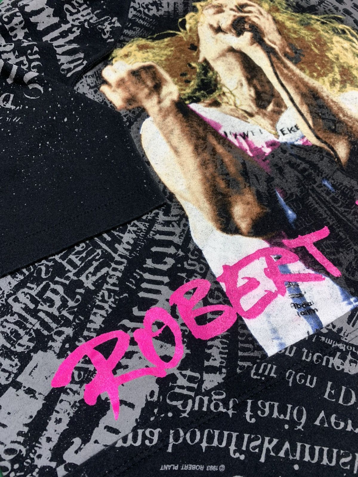 Band Tees 🎙️ Vintage Robert Plant AOP 90s T-shirt Size US XL / EU 56 / 4 - 14 Thumbnail