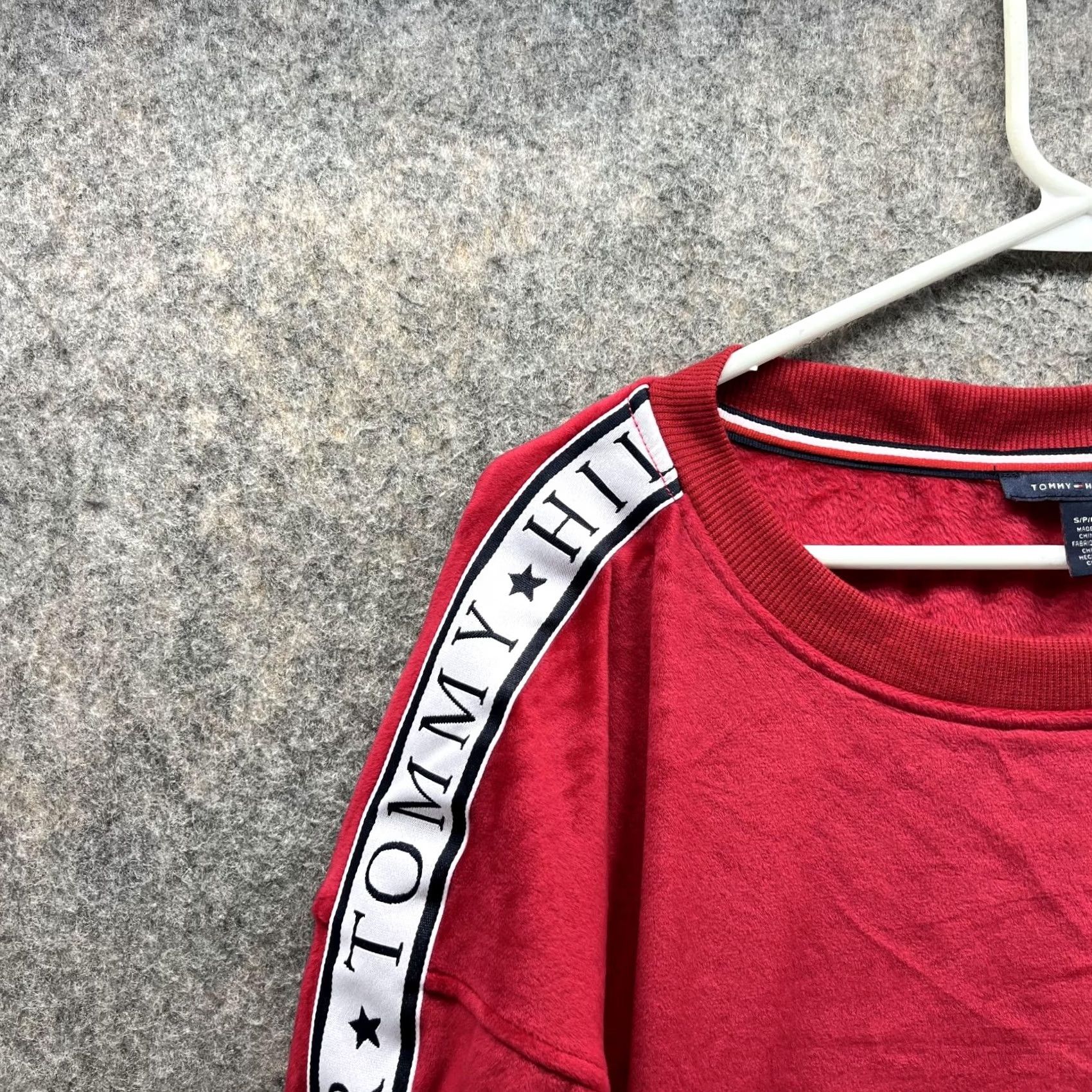 Tommy Hilfiger Tommy Hilfiger Sweater Women Small Red Crew Neck Fleece Pullover Logo Classic Knit Sweatshirt Pullover All Seasons Size S / US 4 / IT 40 - 3 Thumbnail