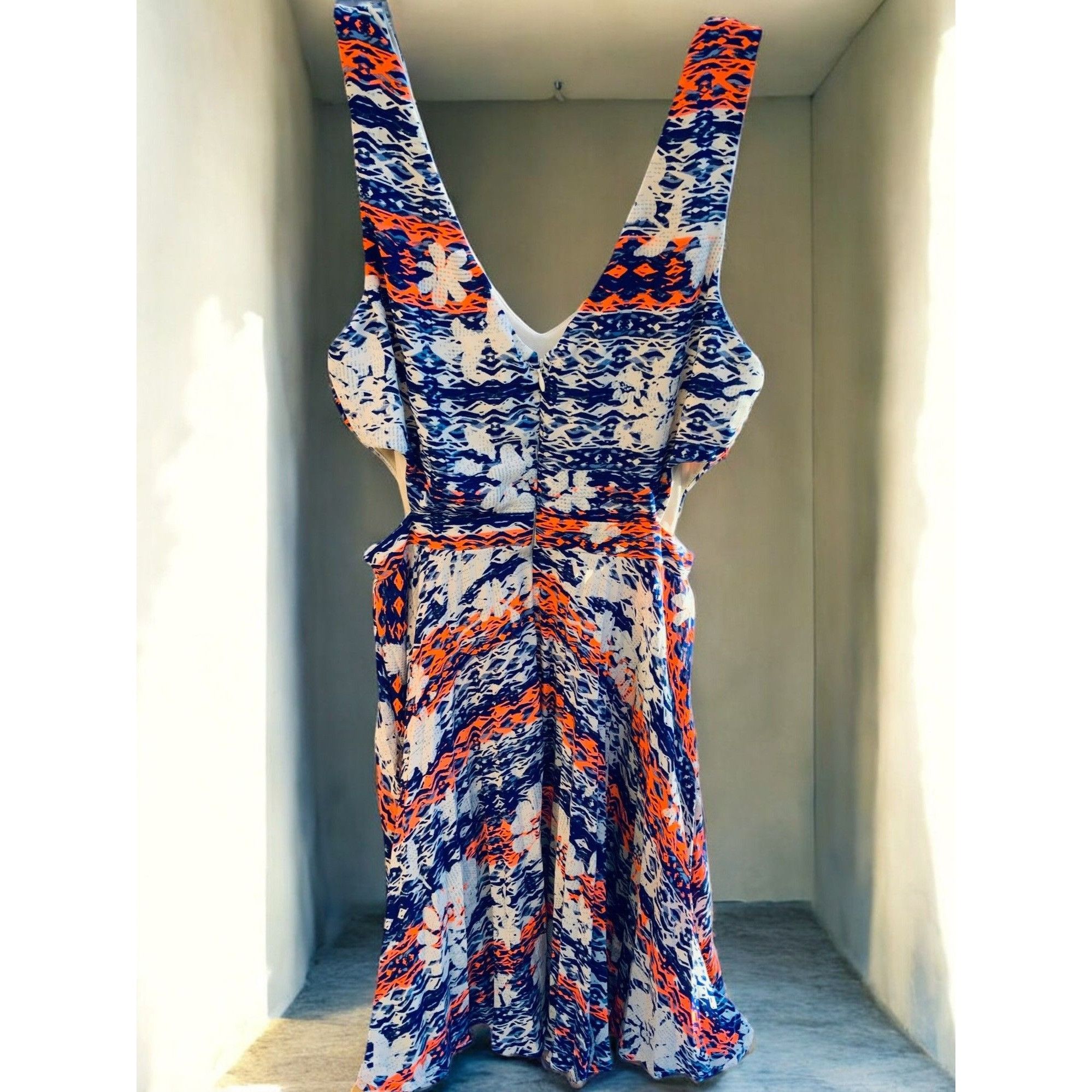 Designer Charlotte Russe VNeck Sleeveless Flared Cut Out Dress Blue O Size S / US 4 / IT 40 - 3 Thumbnail