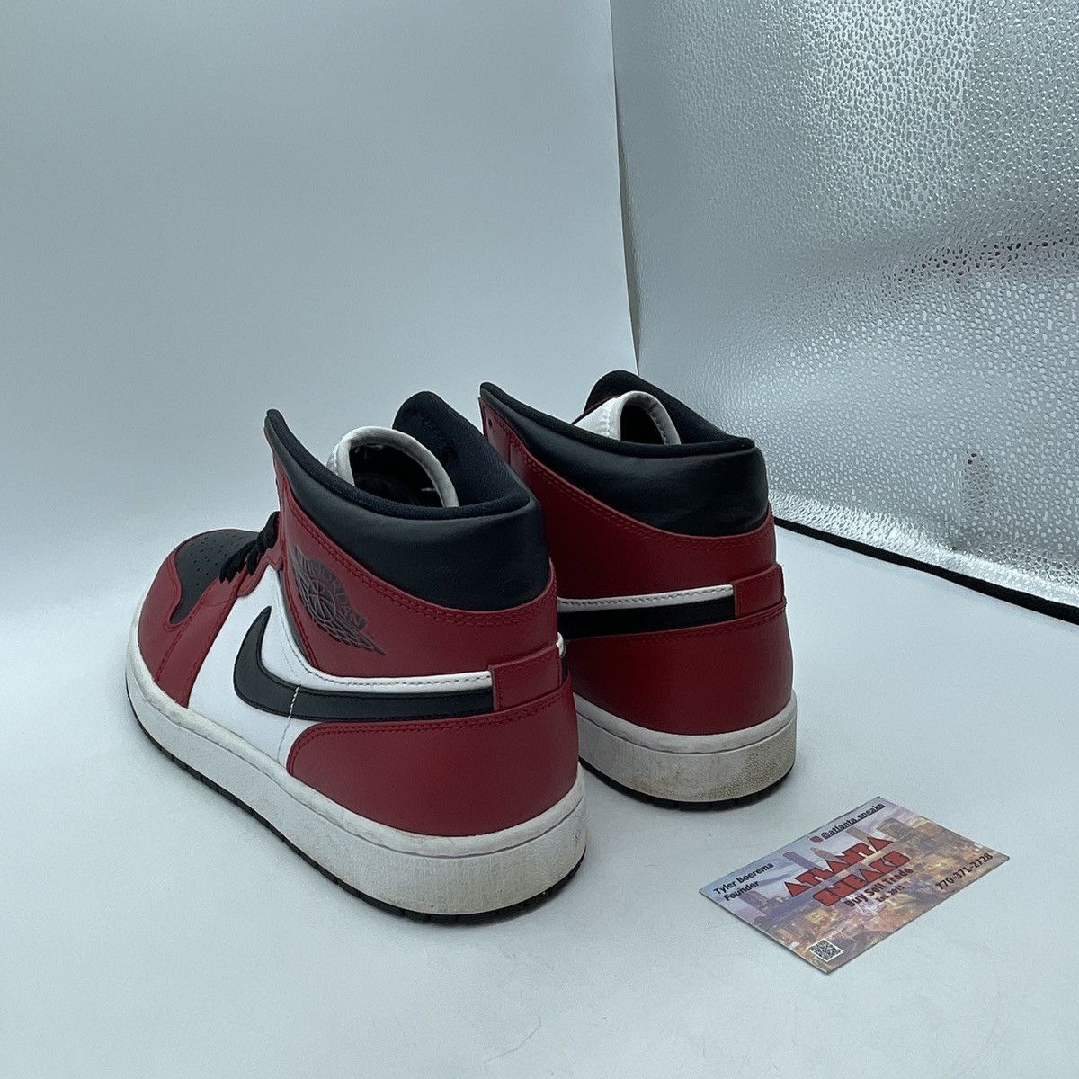 Jordan Brand Air Jordan 1 mid Chicago black toe Size US 9.5 / EU 42-43 - 4 Thumbnail