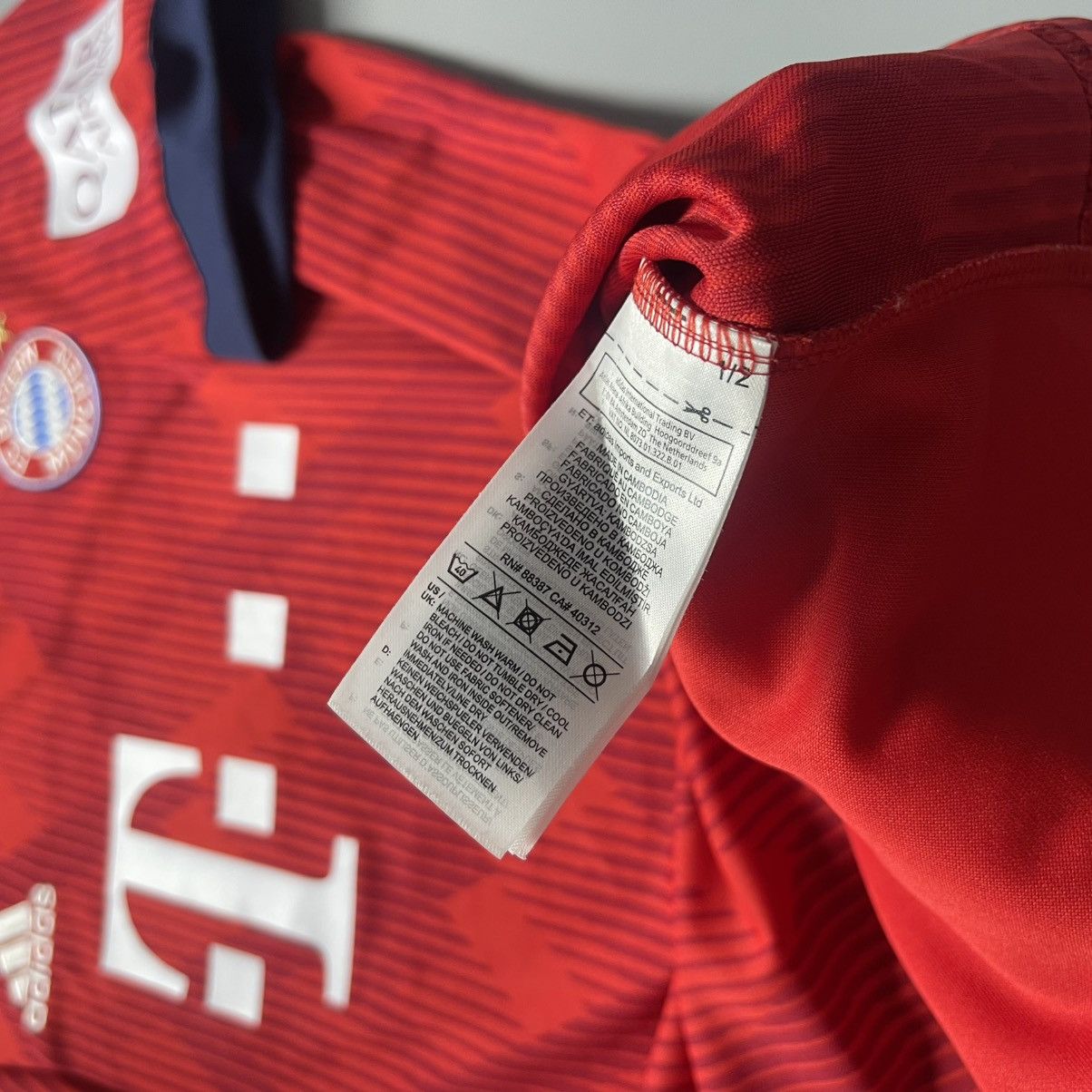 Adidas BAYERN ADIDAS 2018/2019 FOOTBALL SOCCER HOME JERSEY Size US L / EU 52-54 / 3 - 9 Thumbnail