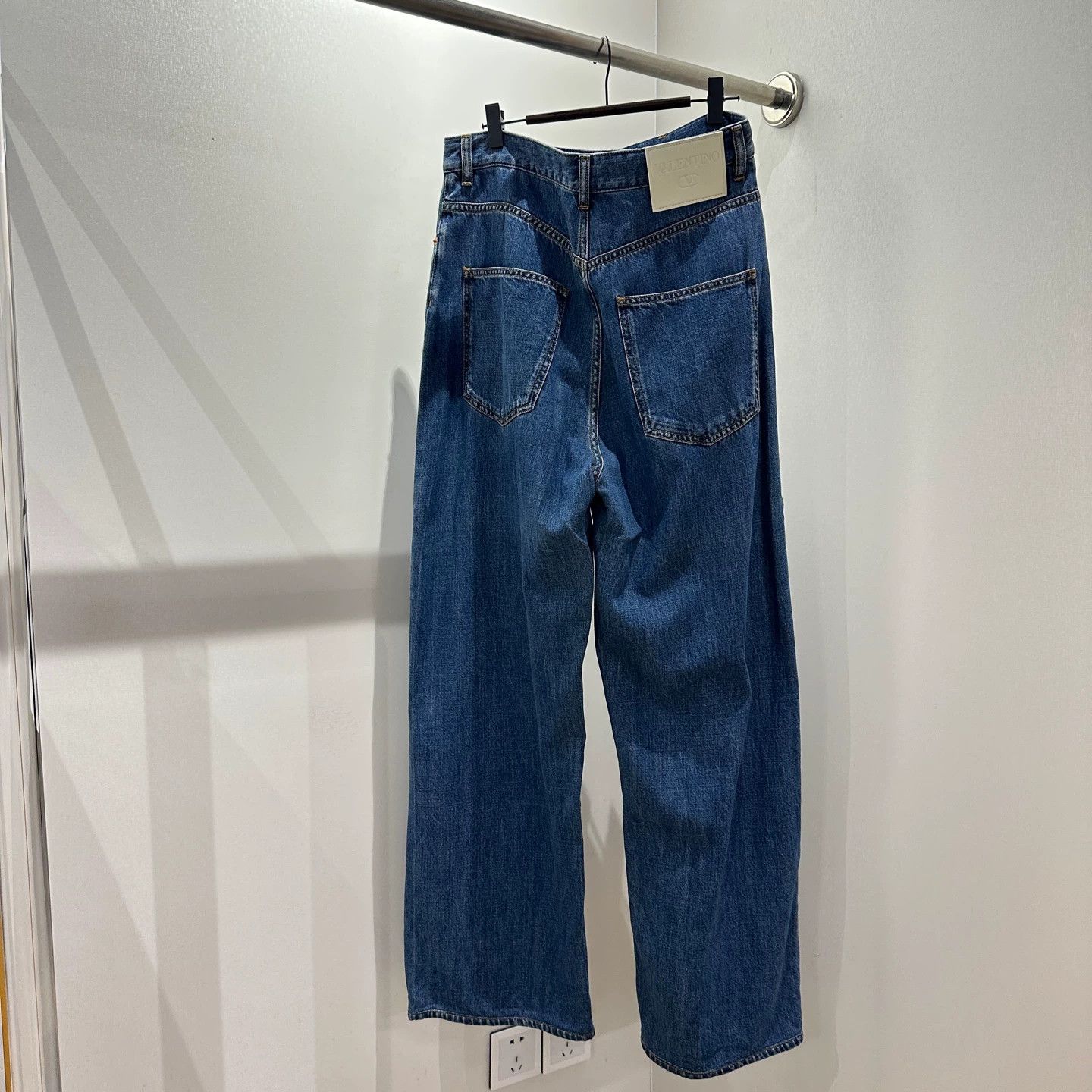 Valentino Valentino may557 White Logo Leather Patch Jeans 27 Cotton Size US 27 - 1 Thumbnail
