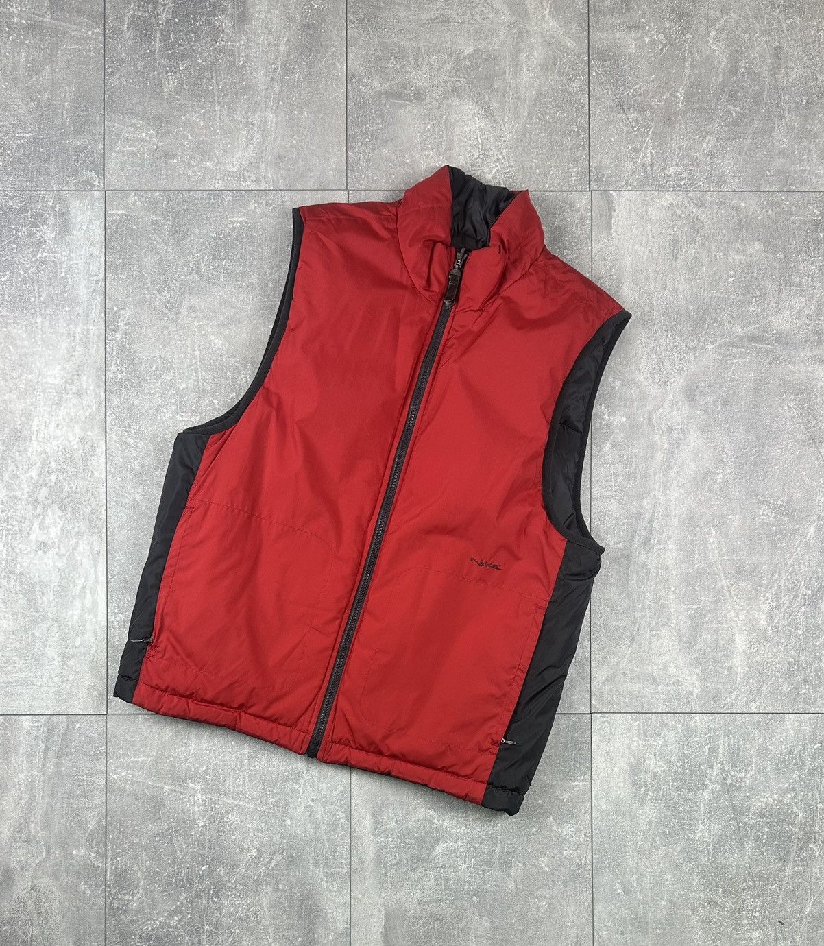 Nike Nike Reversible Sportswear Vest Red/Black Swoosh Logo Size US S / EU 44-46 / 1 - 1 Thumbnail
