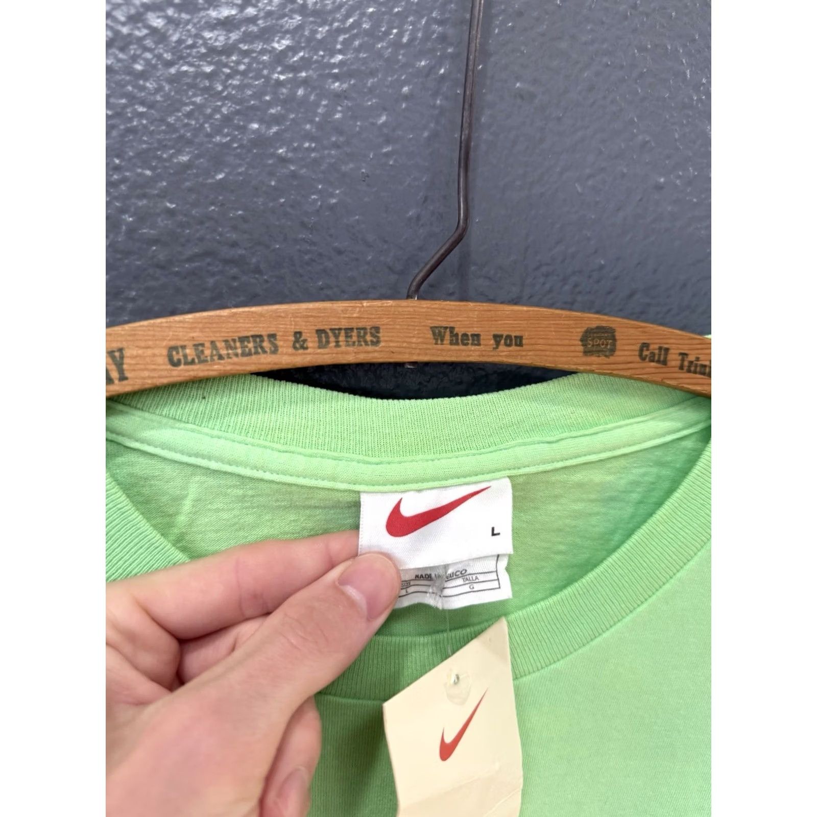 Nike VINTAGE Nike Swoosh Electric Green 90s Tee Shirt L Mens Shirt Large Green 90s Nike T-Shirt Mens Size US L / EU 52-54 / 3 - 2 Thumbnail
