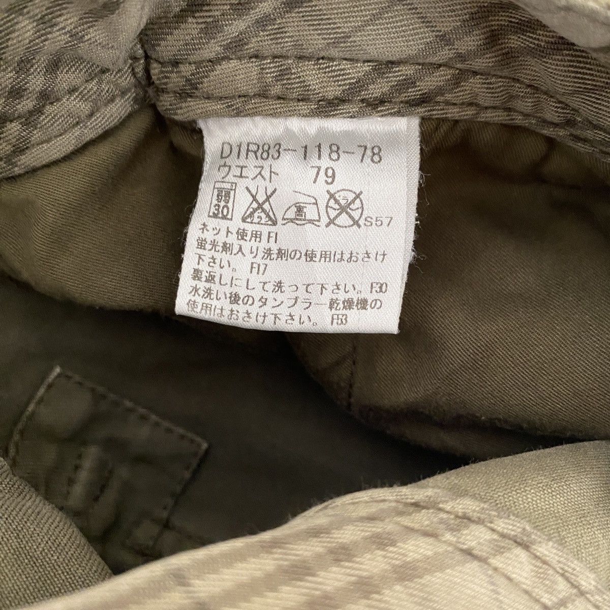 Burberry × Designer × Vintage Vintage Brand Burberry Sun Faded Short Pants 2000s Size US 34 / EU 50 - 9 Thumbnail