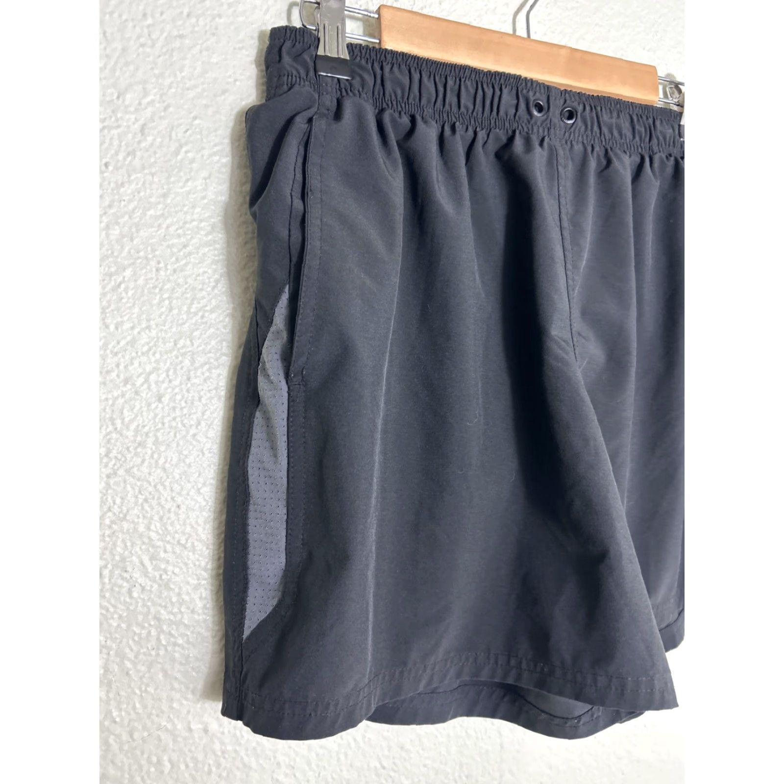Nike Nike Lined Running Shorts Men’s Large Black Missing Drawstring 30x4.5 Size US 33 - 2 Thumbnail