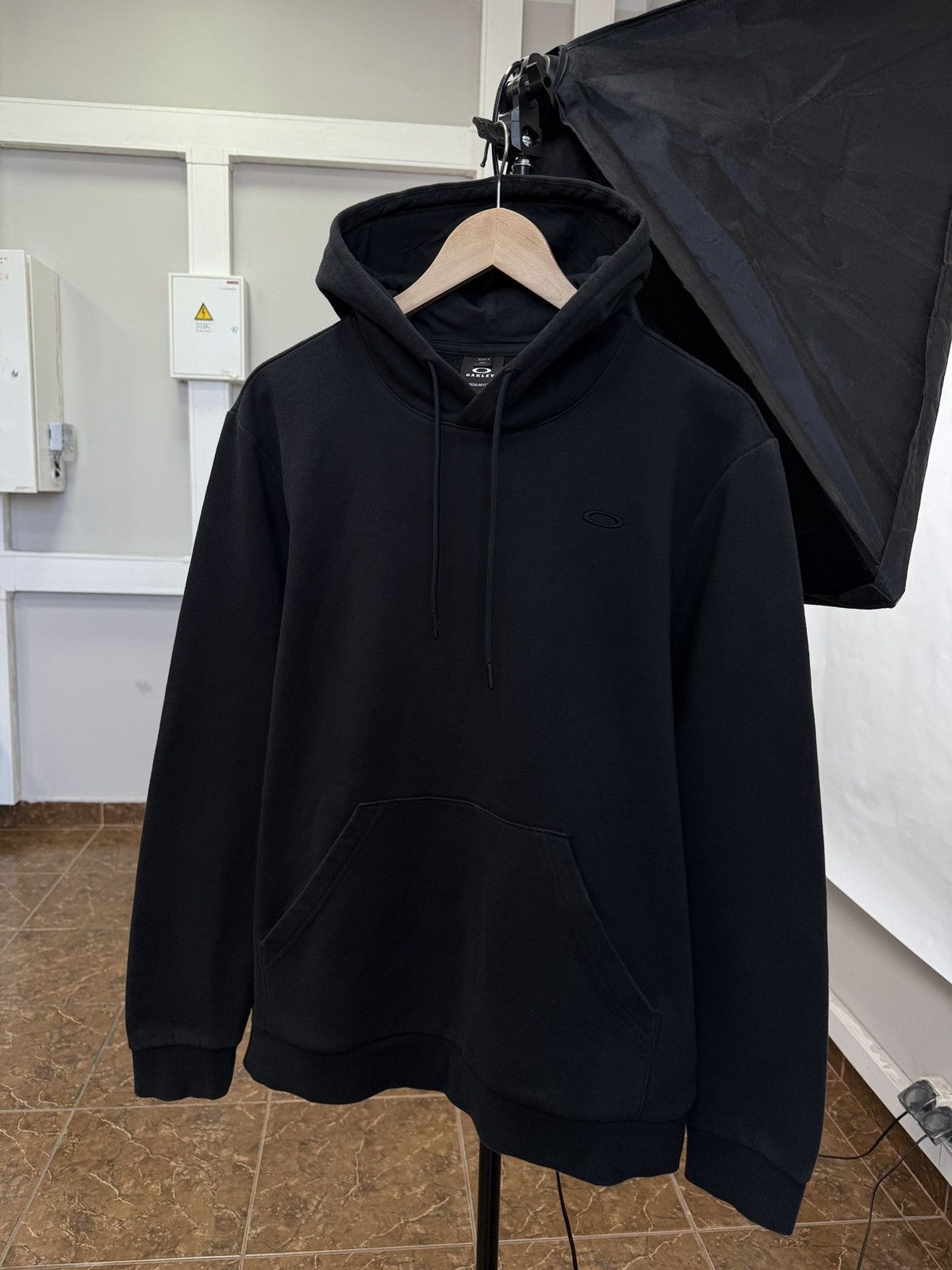 Oakley 🇺🇸 Vintage Y2K Oakley Outdoor Hoodie Rare Retro Hype Size US M / EU 48-50 / 2 - 1 Thumbnail