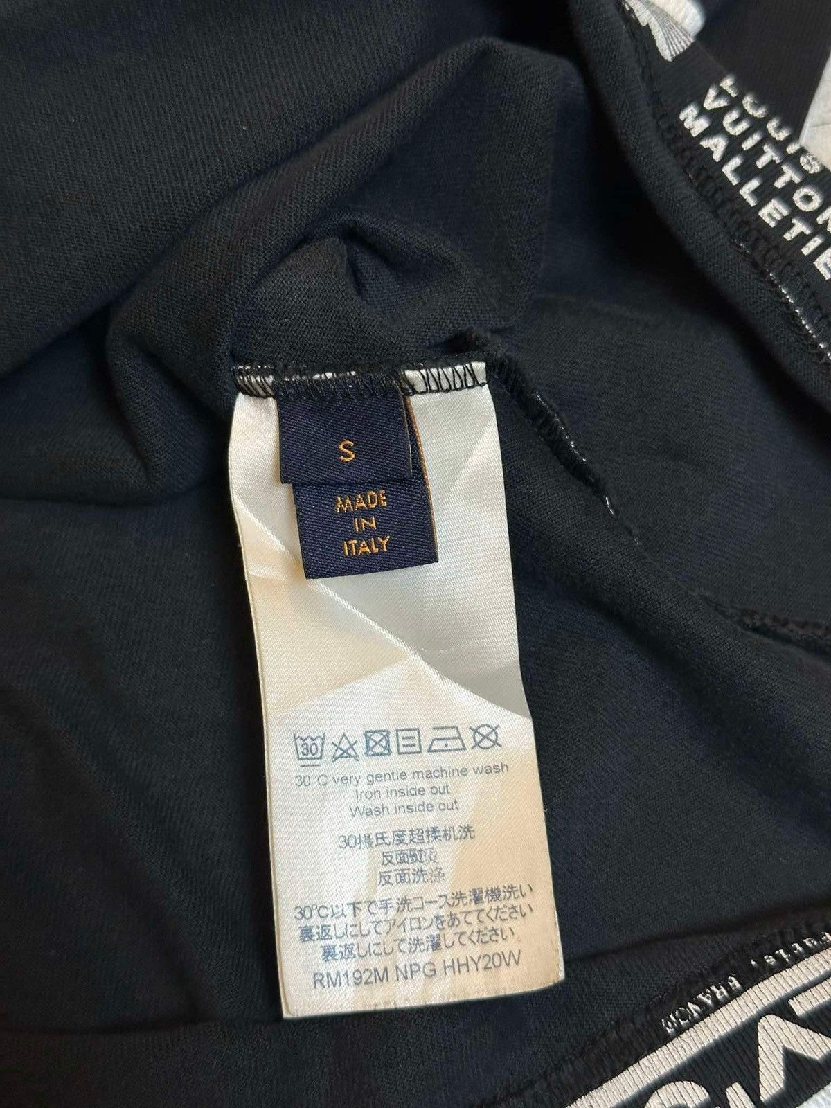Louis Vuitton LOUIS VUITTON FULL LOGO T SHIRT Size US S / EU 44-46 / 1 - 5 Thumbnail