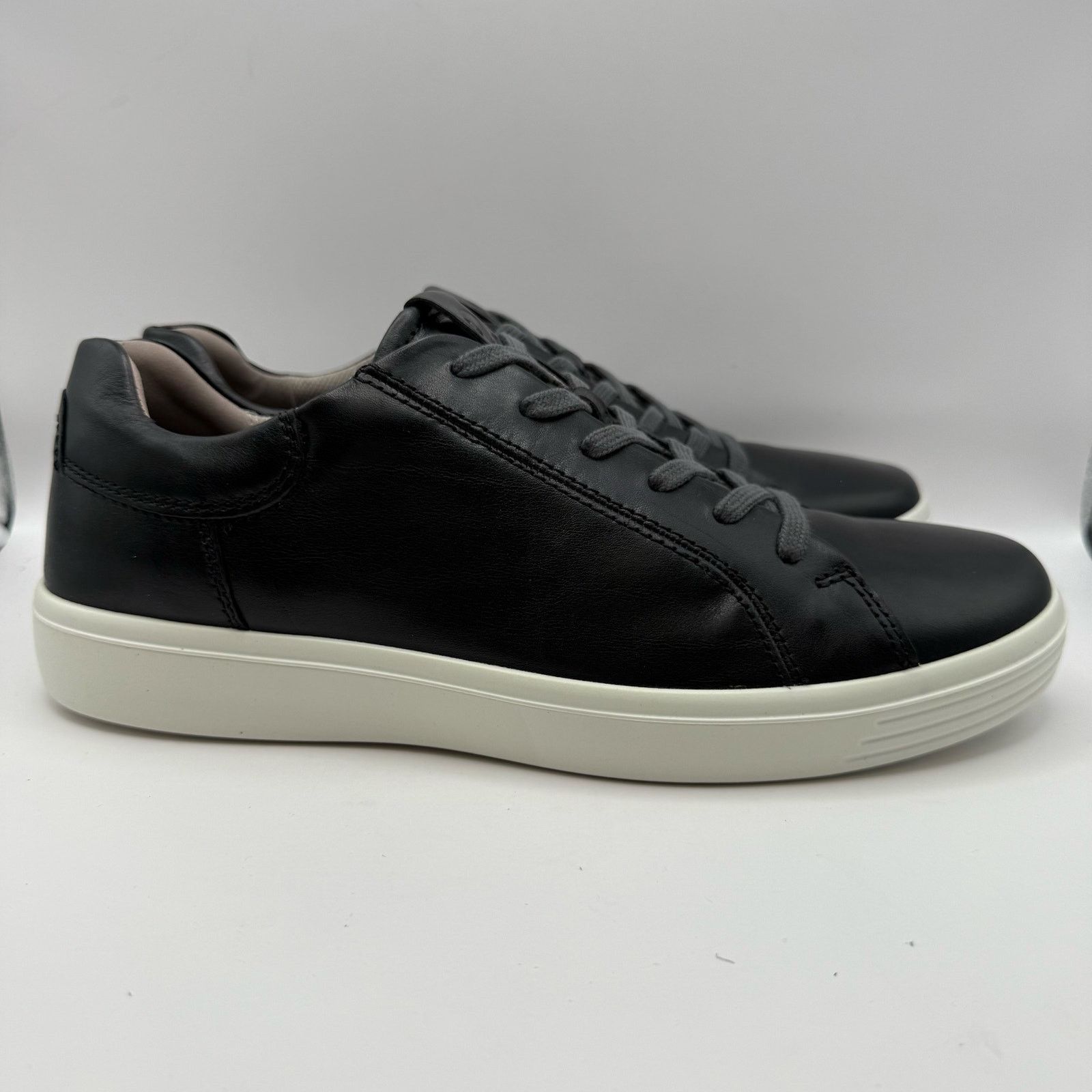 Ecco ECCO MEN'S 10 CLASSIC SNEAKER BLACK LEATHER 53732411001 Size US 10 / EU 43 - 1 Thumbnail