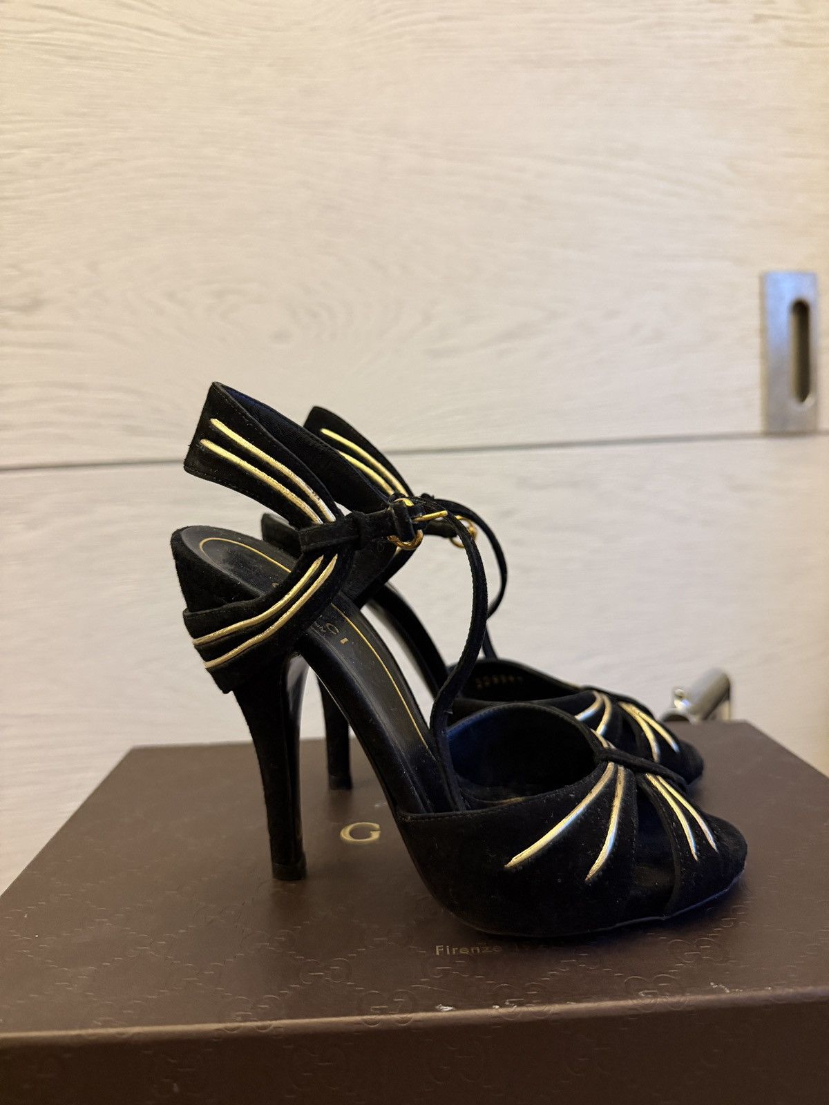 Gucci Gucci Suede black & gold runway heel Size US 4 / IT 34 - 2 Thumbnail