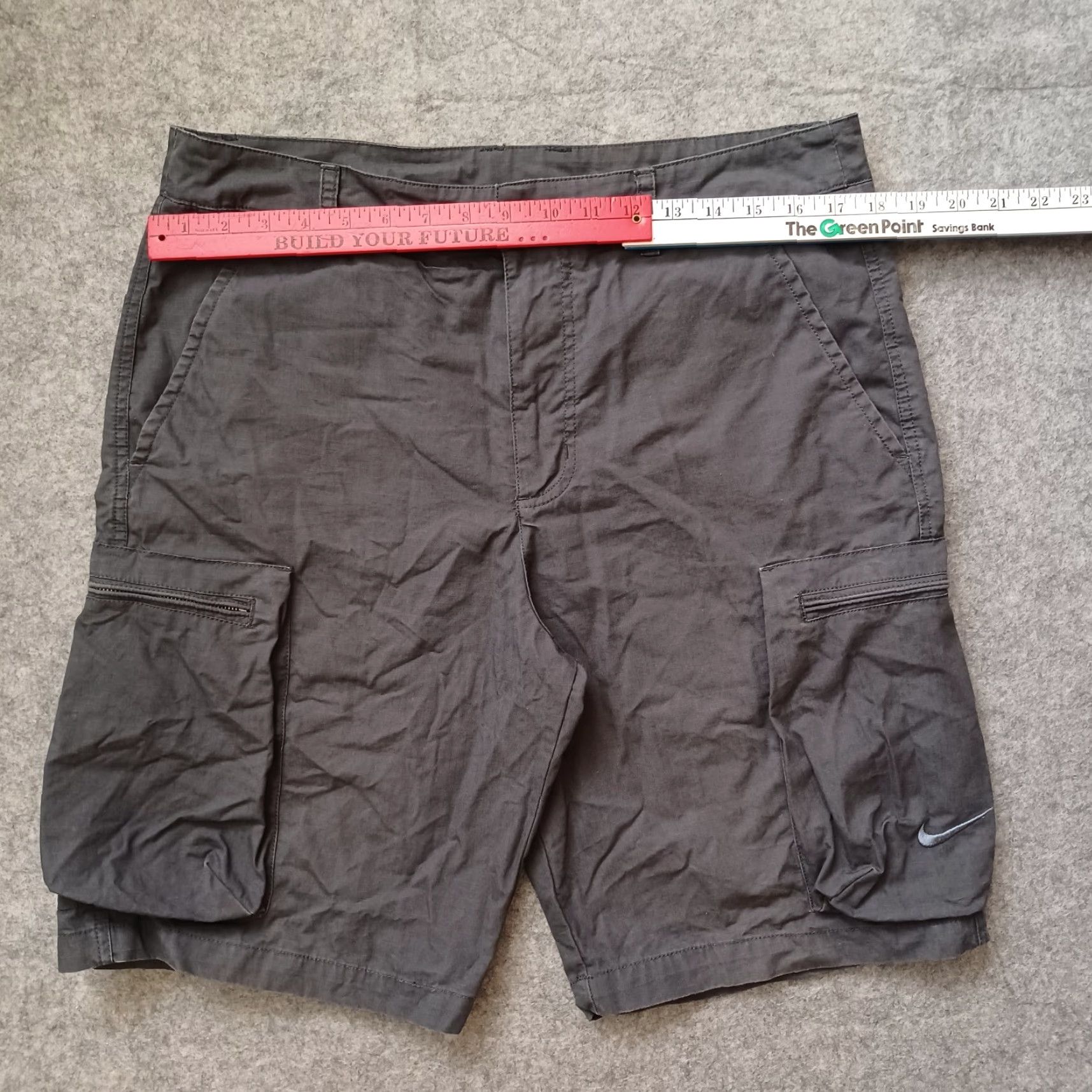 Nike VINTAGE Nike Shorts Mens 34 Black Faded Logo Cargo Zip Pockets Athletic Casual Size US 34 / EU 50 - 6 Thumbnail