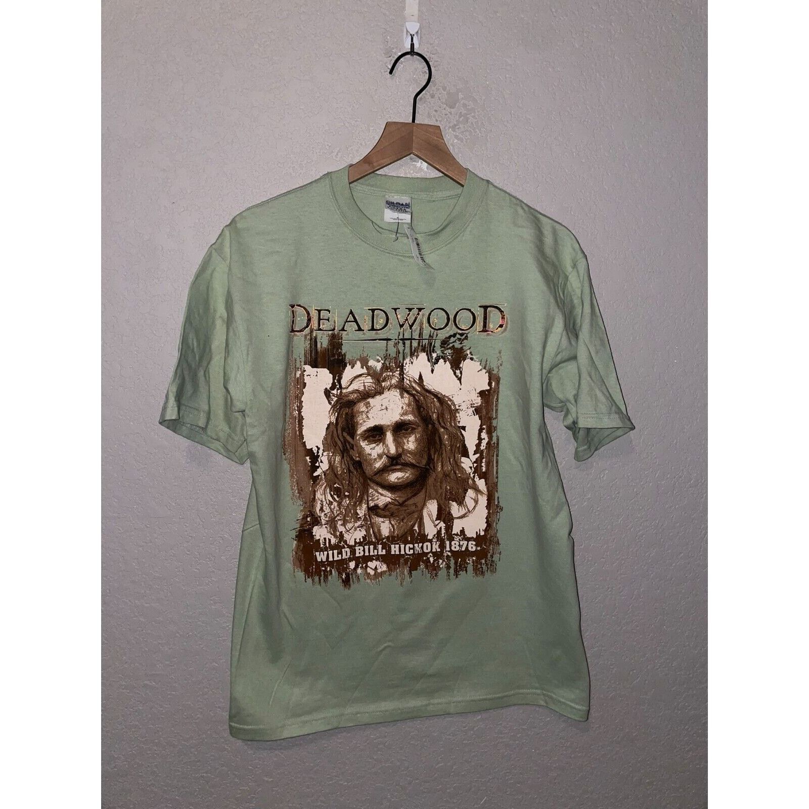 Gildan Vintage Deadwood Shirt Wild Bill Hickok Folk Hero Tee VTG M Size US M / EU 48-50 / 2 - 1 Thumbnail