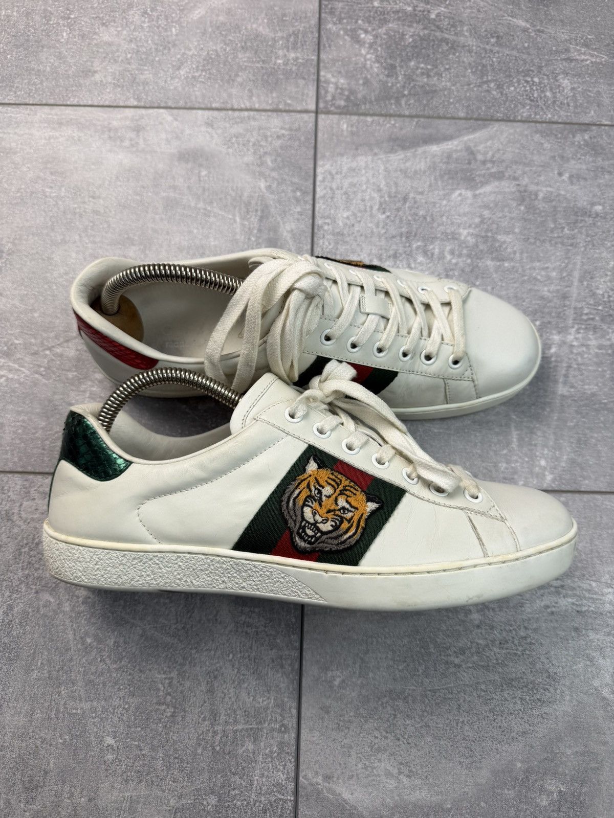 Gucci Gucci Ace Tiger Leather Sneakers White Size US 7 / EU 40 - 2 Thumbnail