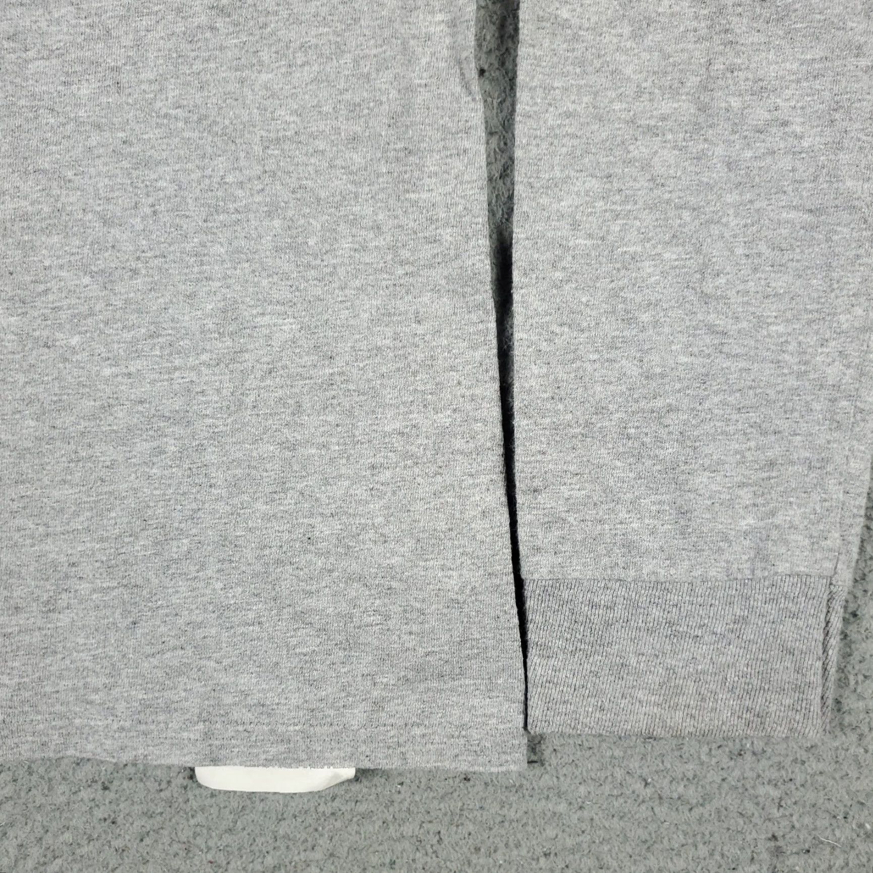 Champion Champion T Shirt Mens Size Small Casual Long Sleeve Adult Crew Neck Gray Cotton Regular Nike? Wait no. Size US S / EU 44-46 / 1 - 5 Thumbnail