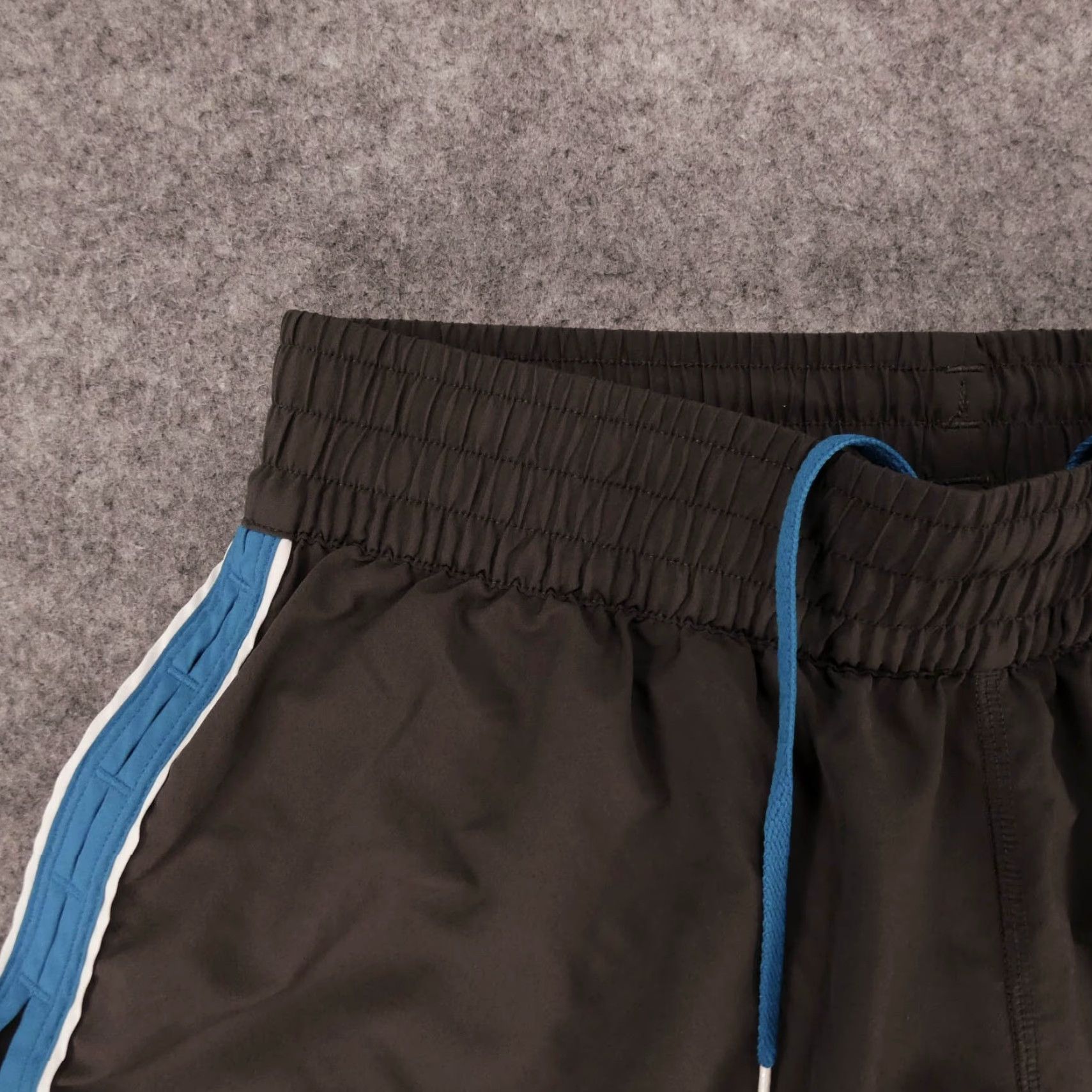 Under Armour Under Armour Shorts Womens Medium Athletic Gray Blue w Drawstring Lined 3 Inseam Regular Slim Semi-Fitted Size 30" / US 8 / IT 44 - 2 Thumbnail