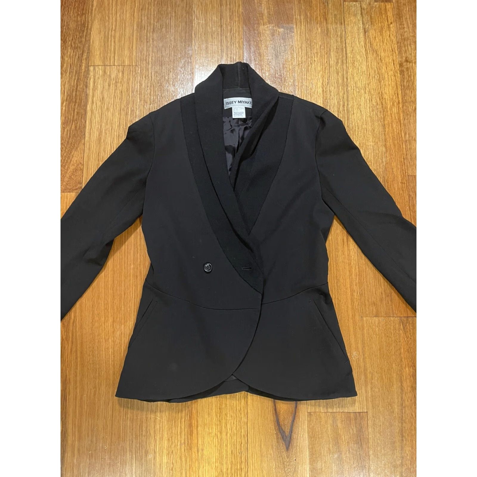 Issey Miyake Women's Rare Issey Miyake Black Blazer Jacket Size 4 Made In Japan User: Women's Rare Issey Miyake Black Blazer Jacket Size 4 Made In Japan Size S / US 4 / IT 40 - 2 Thumbnail