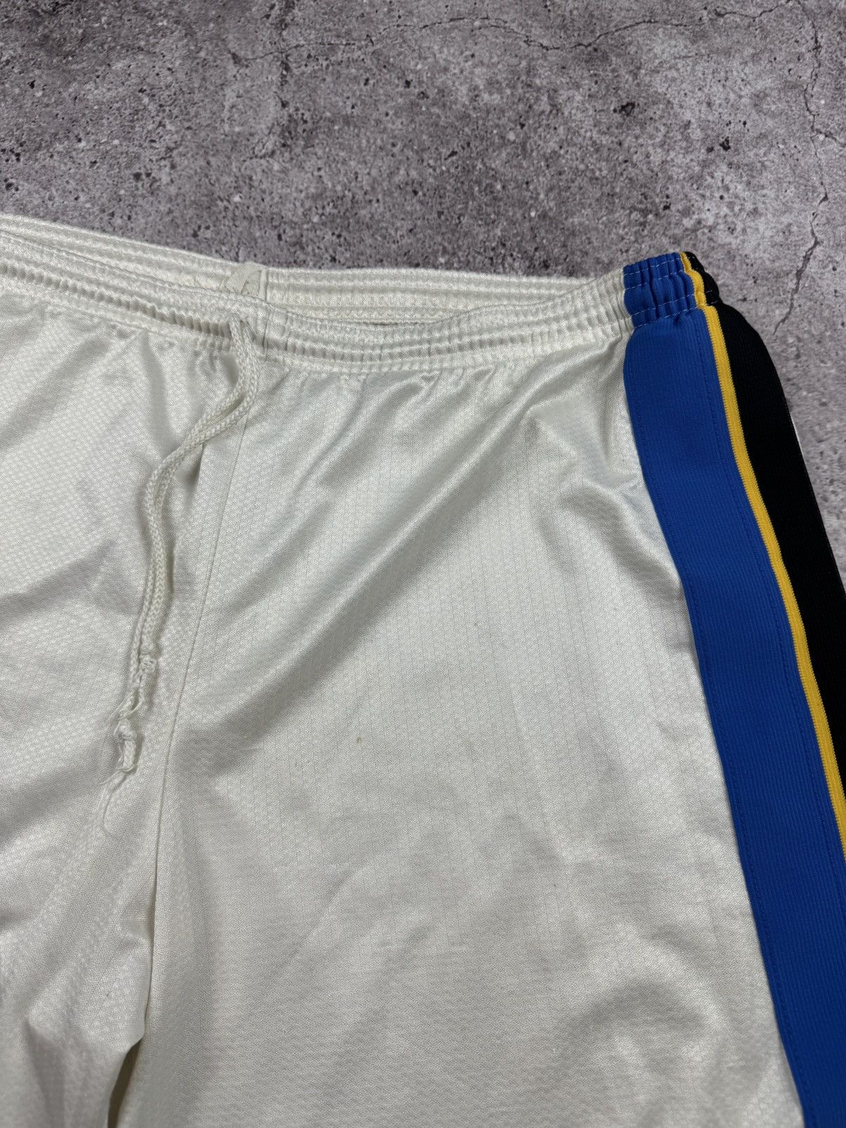 Umbro 1997/1998 Vintage Umbro Inter FC Shorts Internazionale Milan Size US 36 / EU 52 - 6 Thumbnail