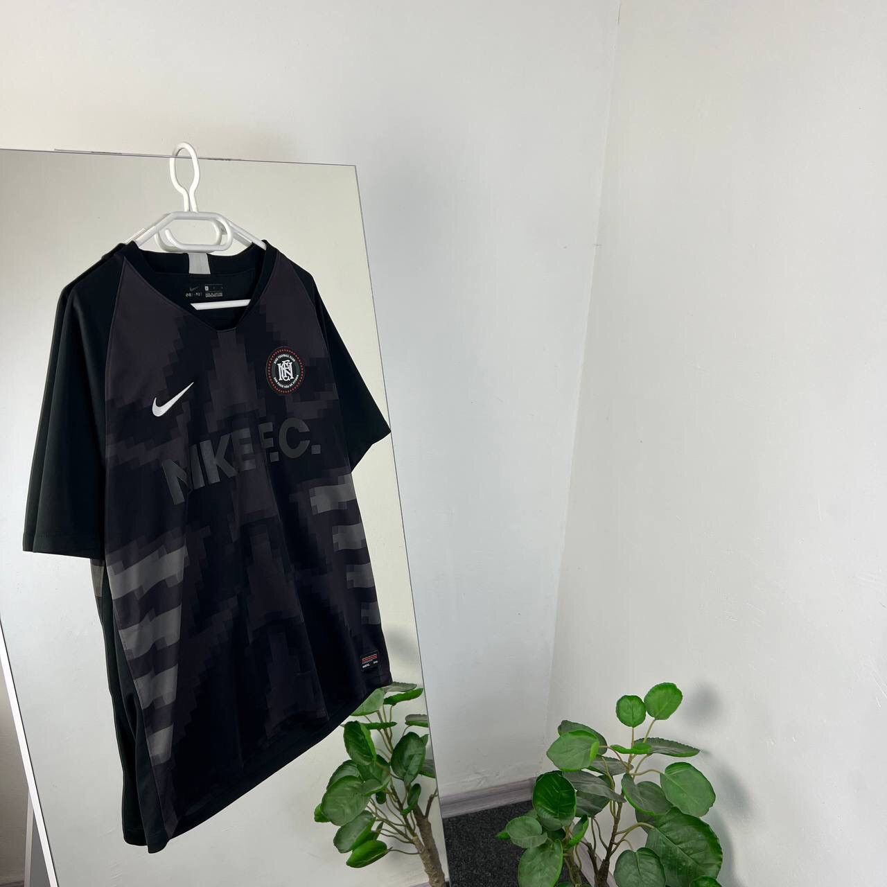 Nike Blokecore Nike FC Football T-shirt Big Logo Y2K Style Size US L / EU 52-54 / 3 - 1 Thumbnail