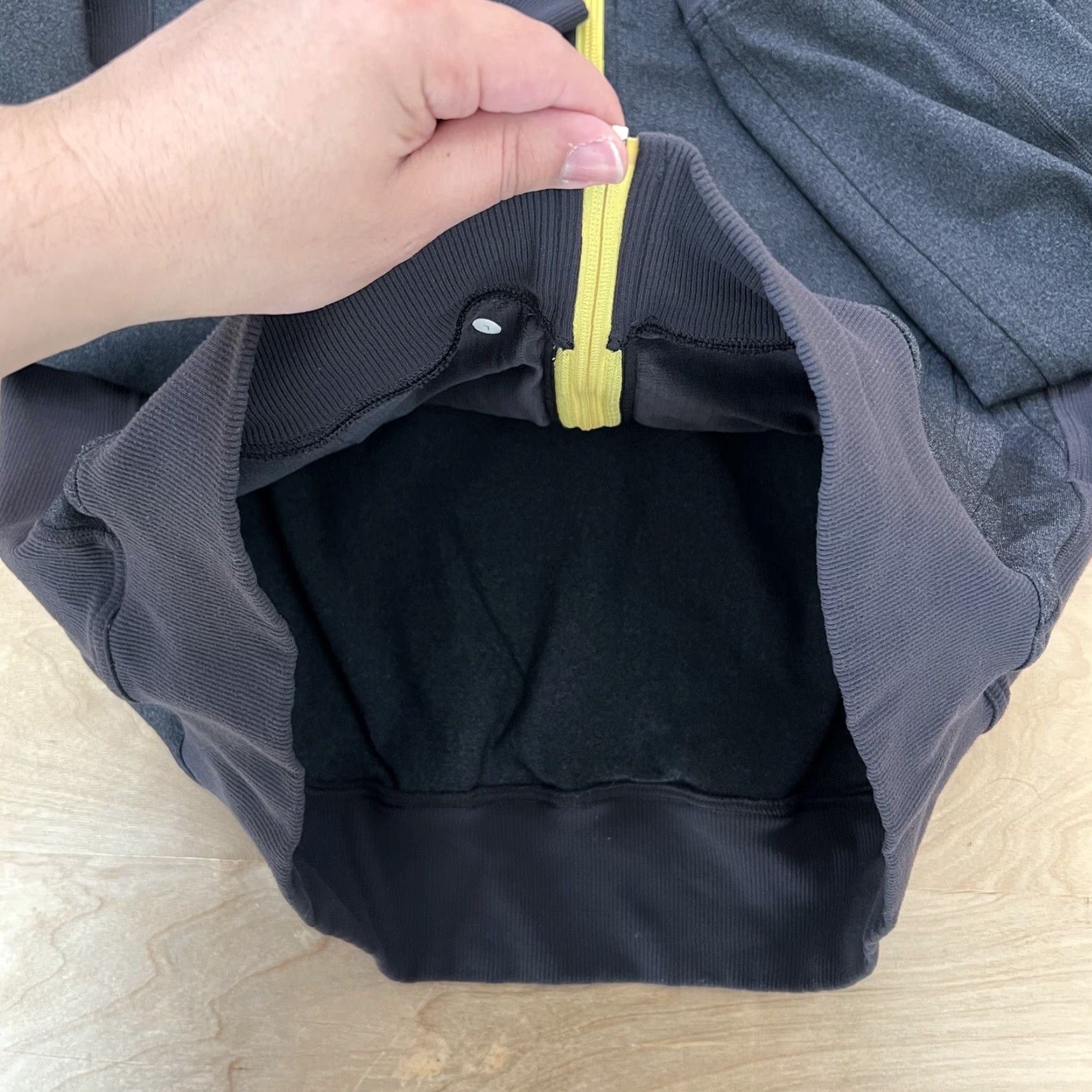 Lululemon Lululemon Track Jacket Gray L Full Zip Windbreaker Softshell Polyester Mens Adults Regular Size L Yellow Accent Zipper Size US L / EU 52-54 / 3 - 6 Thumbnail