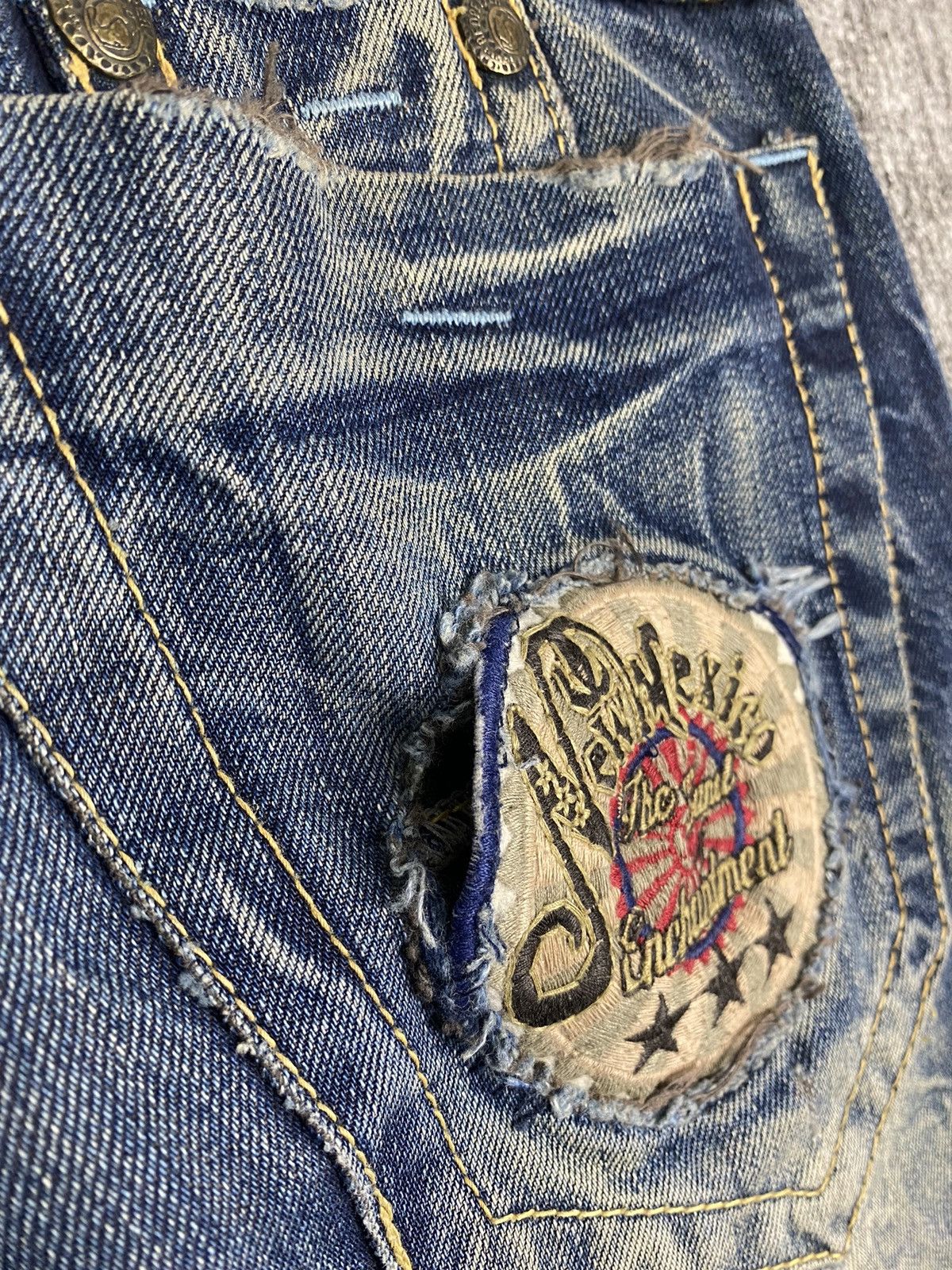 If Six Was Nine × Japanese Brand × Le Grande Bleu (L.G.B.) Distressed Redpepper Flare Jean Size US 30 / EU 46 - 12 Thumbnail