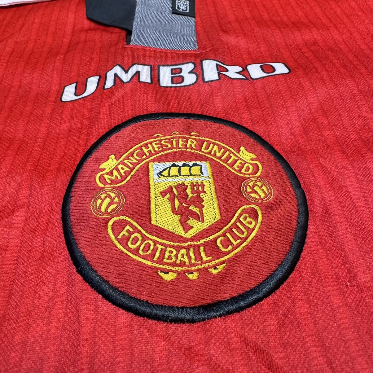 Umbro × Vintage Manchester United 97/98 home shirt #7 Cantona Size US L / EU 52-54 / 3 - 5 Thumbnail